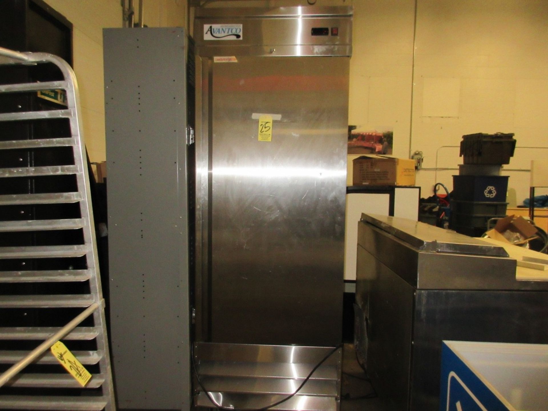 (1) Avantco 178SS1RHC S.S. Stand Up, Single Door, Port. Refrigerator