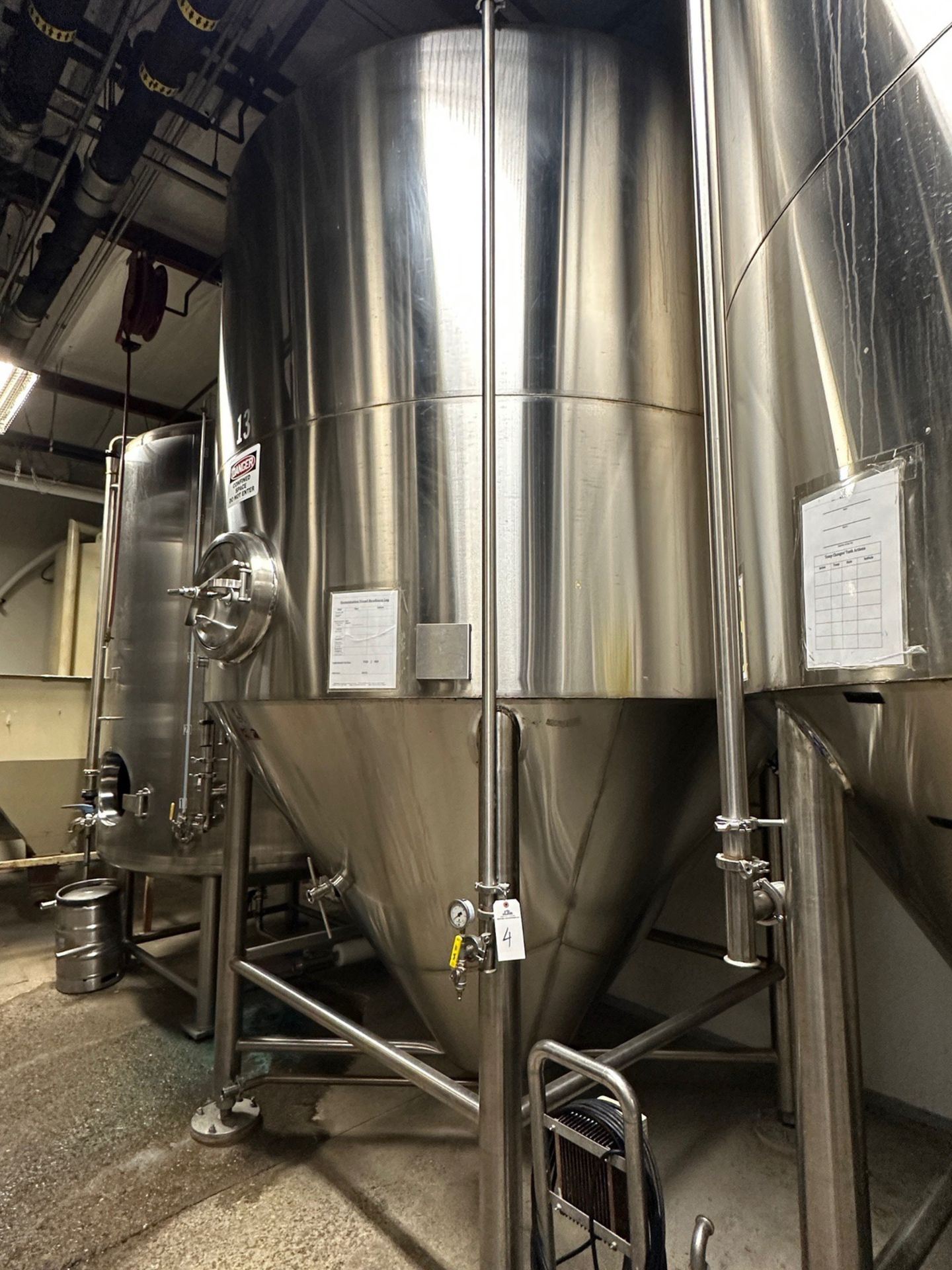 90 BBL Silver State Stainless Fermenter - Cone Bottom, Glycol Jacketed, Mandoor, Zw | Rig Fee $1750