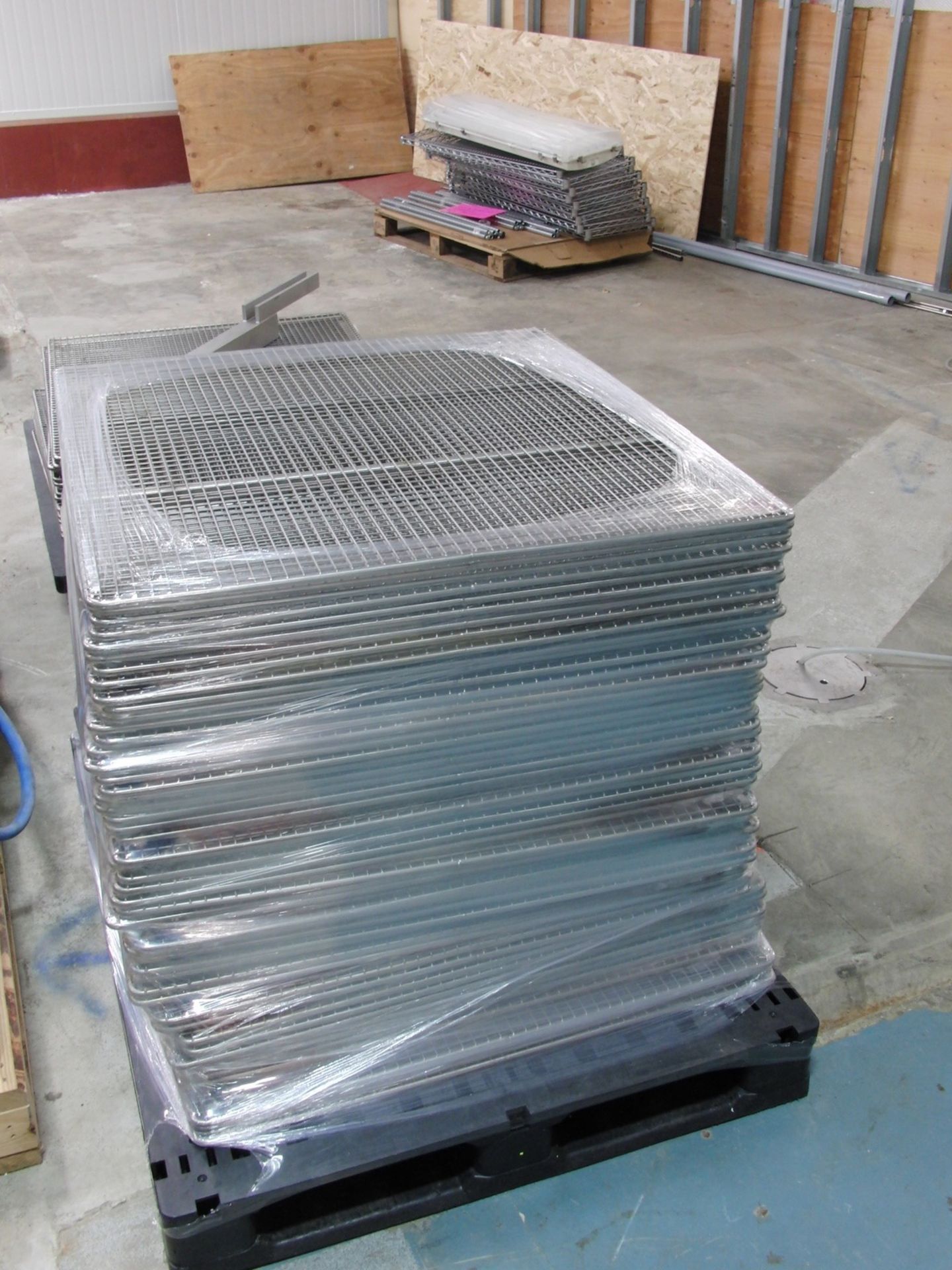 Lot of stainless steel 3' x 4' Gastronorm Grid Trays | Rig Fee $100 - Image 3 of 4