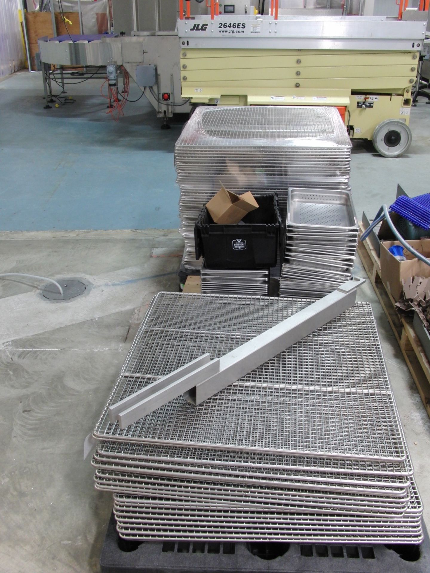 Lot of stainless steel 3' x 4' Gastronorm Grid Trays | Rig Fee $100 - Image 2 of 4