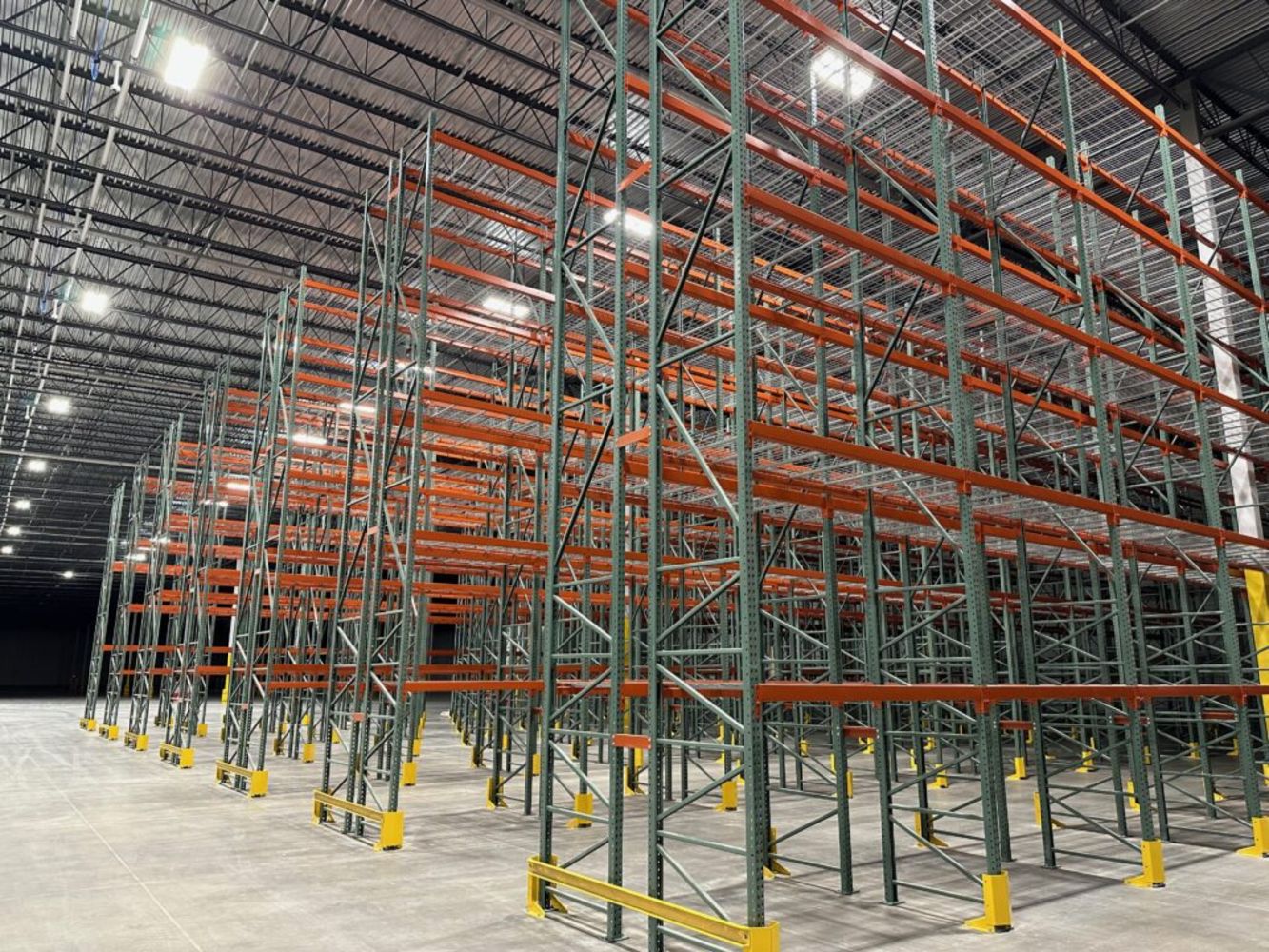 2021 Pallet Rack Auction Grocery Dist Center Equipment (Newly Installed 2021) Large Qty Teardrop Pallet Racking Uprights, Load Beams, Wire Deck