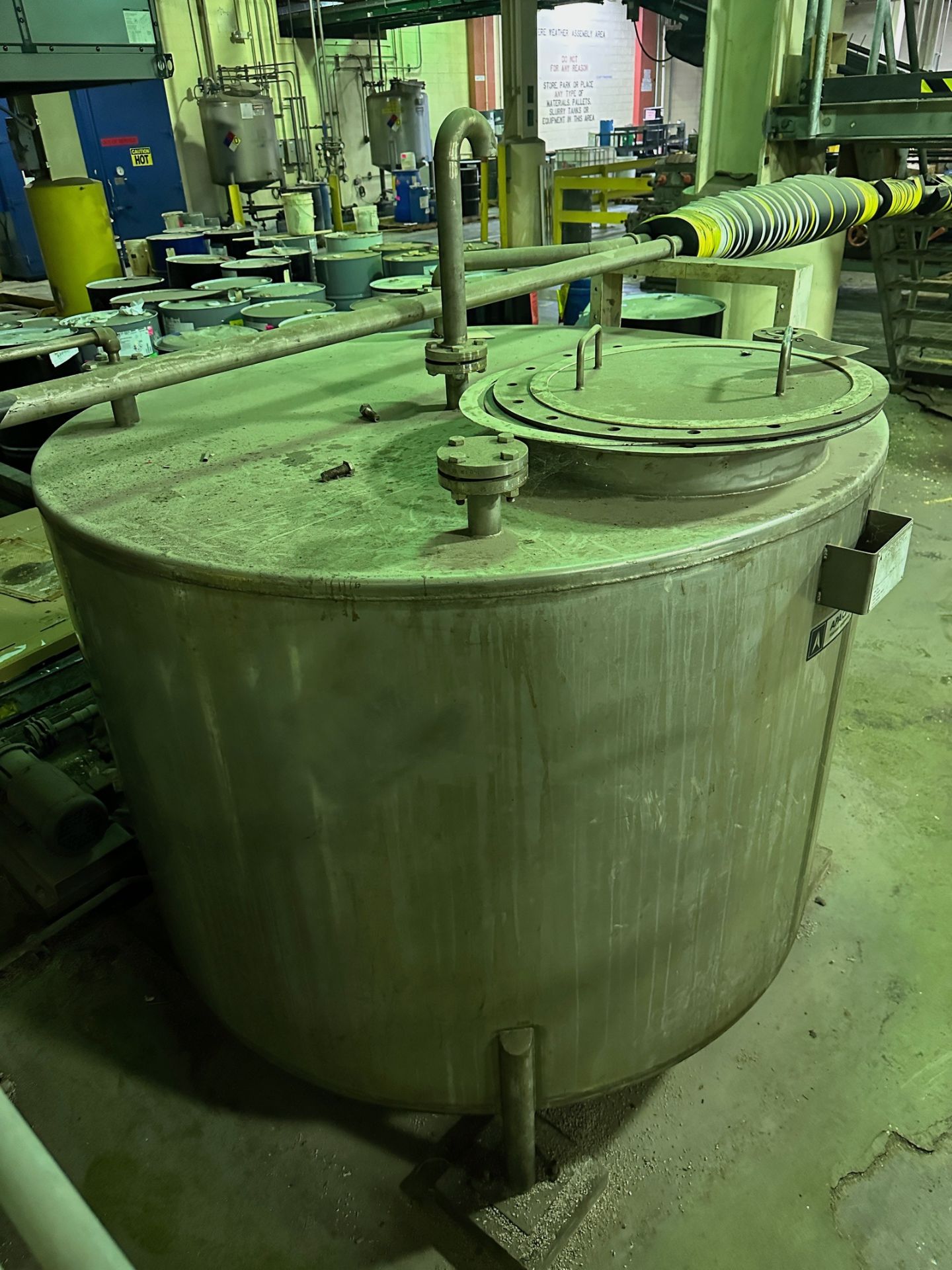 Apache 675 Gallon Stainless Steel Perfume Tank (Approx. 5'6" Diameter and 5'6" O.H. | Rig Fee $200 - Image 2 of 3