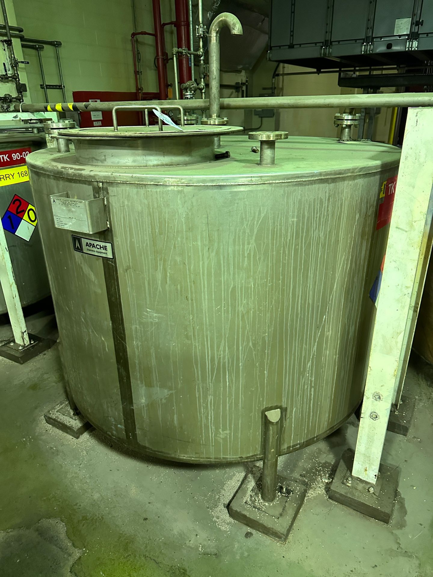 Apache 675 Gallon Stainless Steel Perfume Tank (Approx. 5'6" Diameter and 5'6" O.H. | Rig Fee $200
