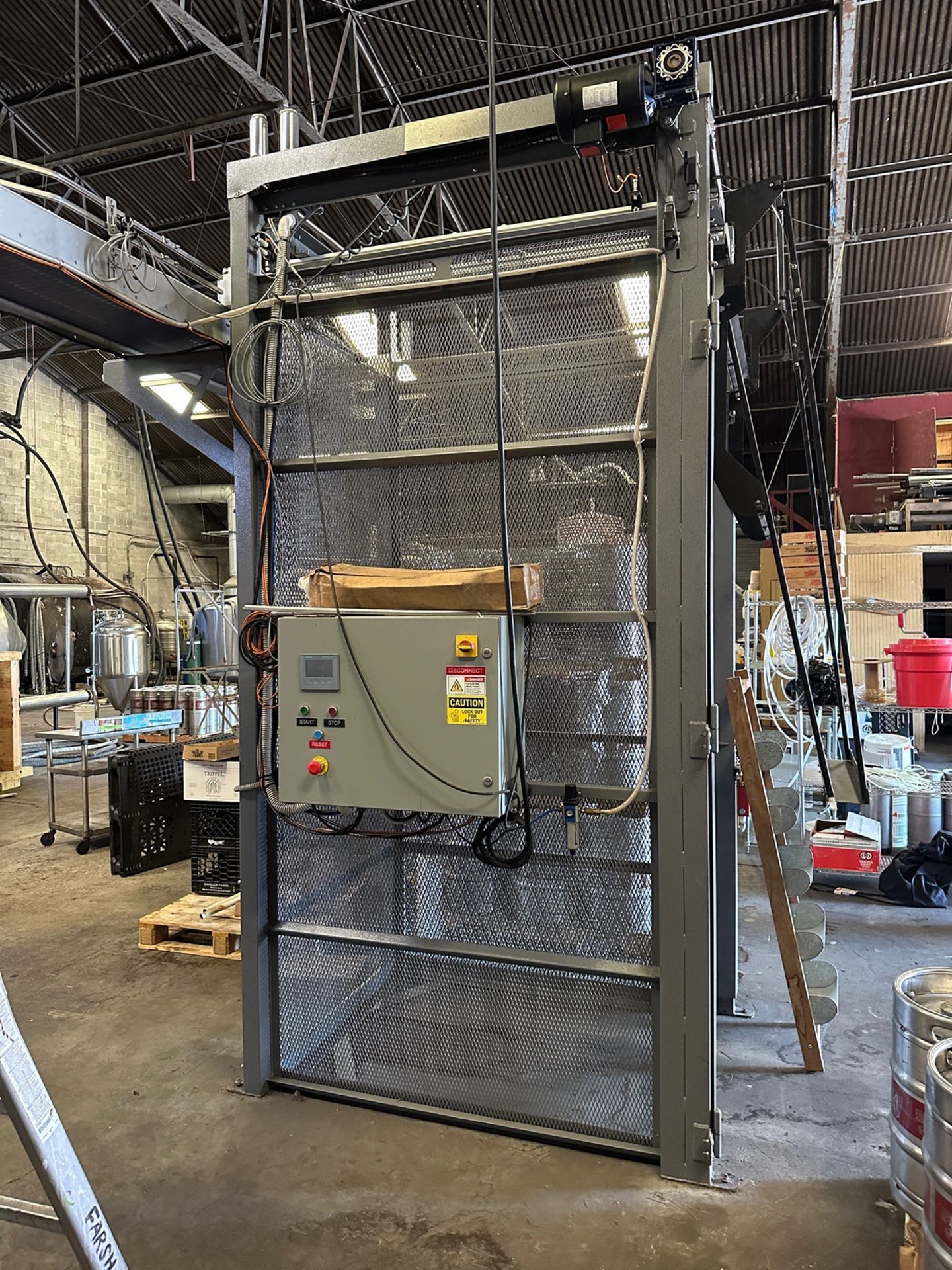 2019 SKA Can-I-Bus Depalletizer and Spiral Rinser - Comes with 12 and 16 OZ Cages | Rig Fee $500