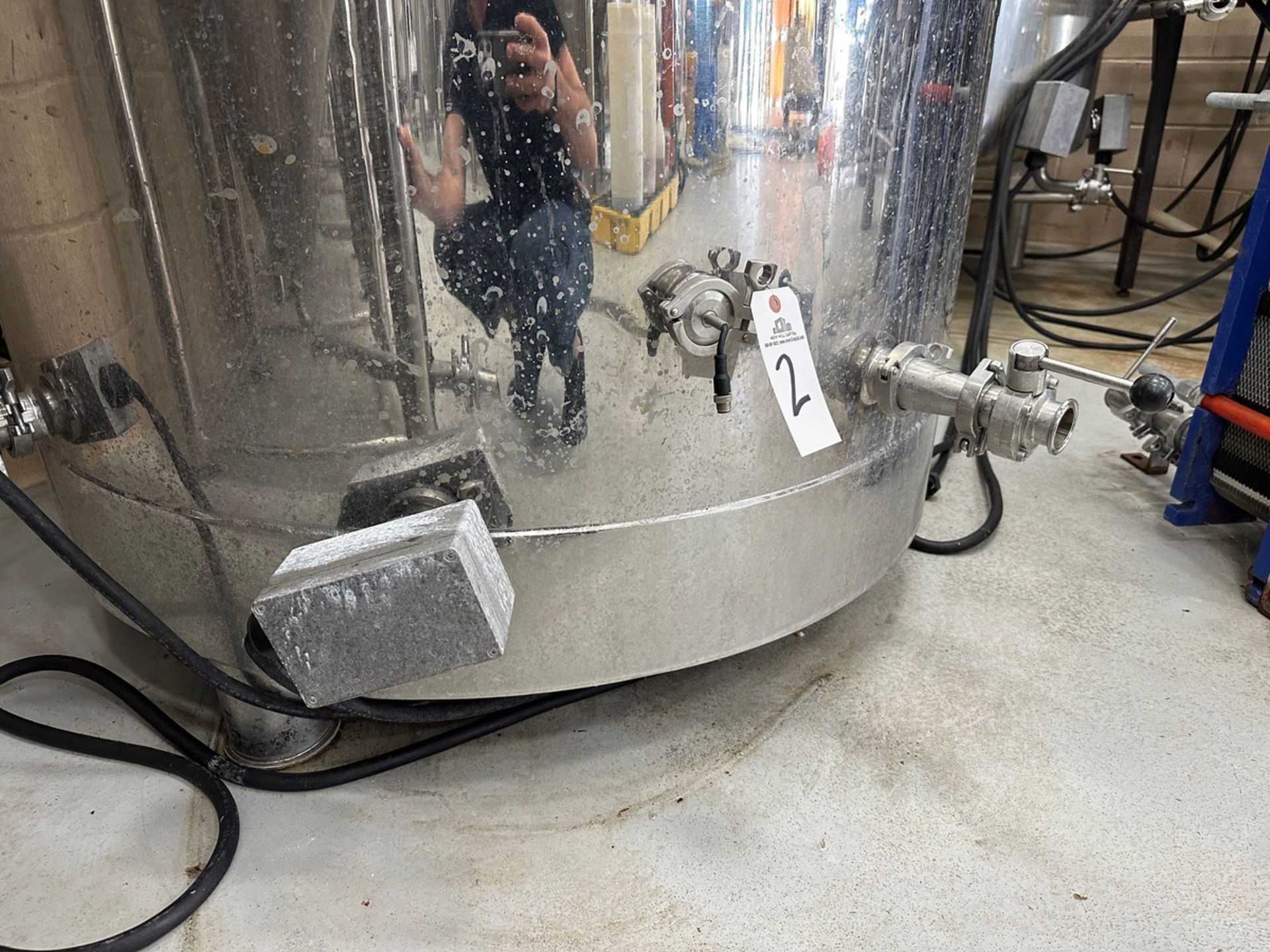 9 BBL Stout Stainless Steel Hot Liquor Tank (Approx. 5' Diameter and 8' O | Rig Fee $350 - Image 4 of 5