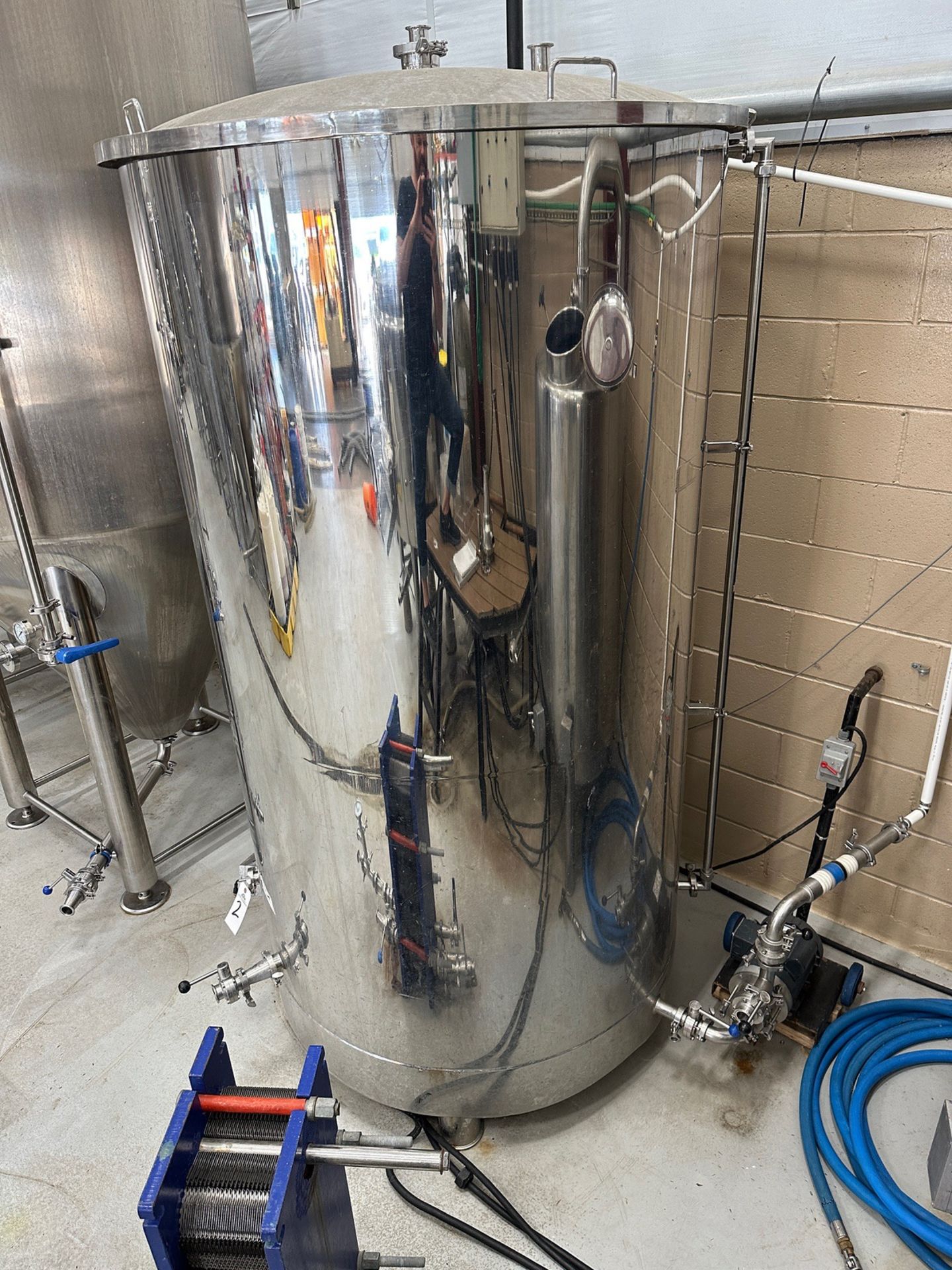 9 BBL Stout Stainless Steel Hot Liquor Tank (Approx. 5' Diameter and 8' O | Rig Fee $350 - Image 2 of 5