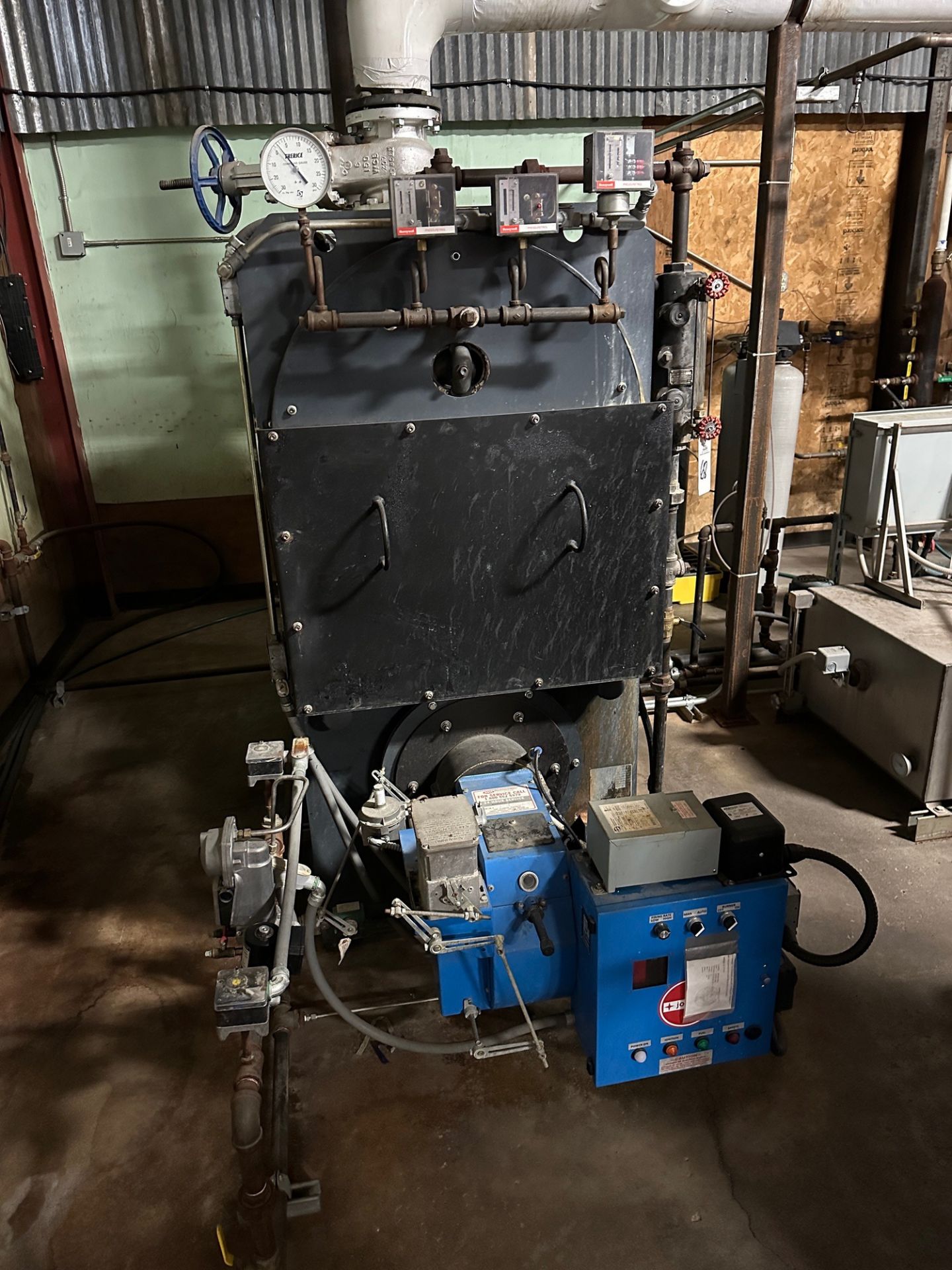 LES Low Pressure Steam Boiler with Water Treatment System | Rig Fee $1500 - Image 2 of 10