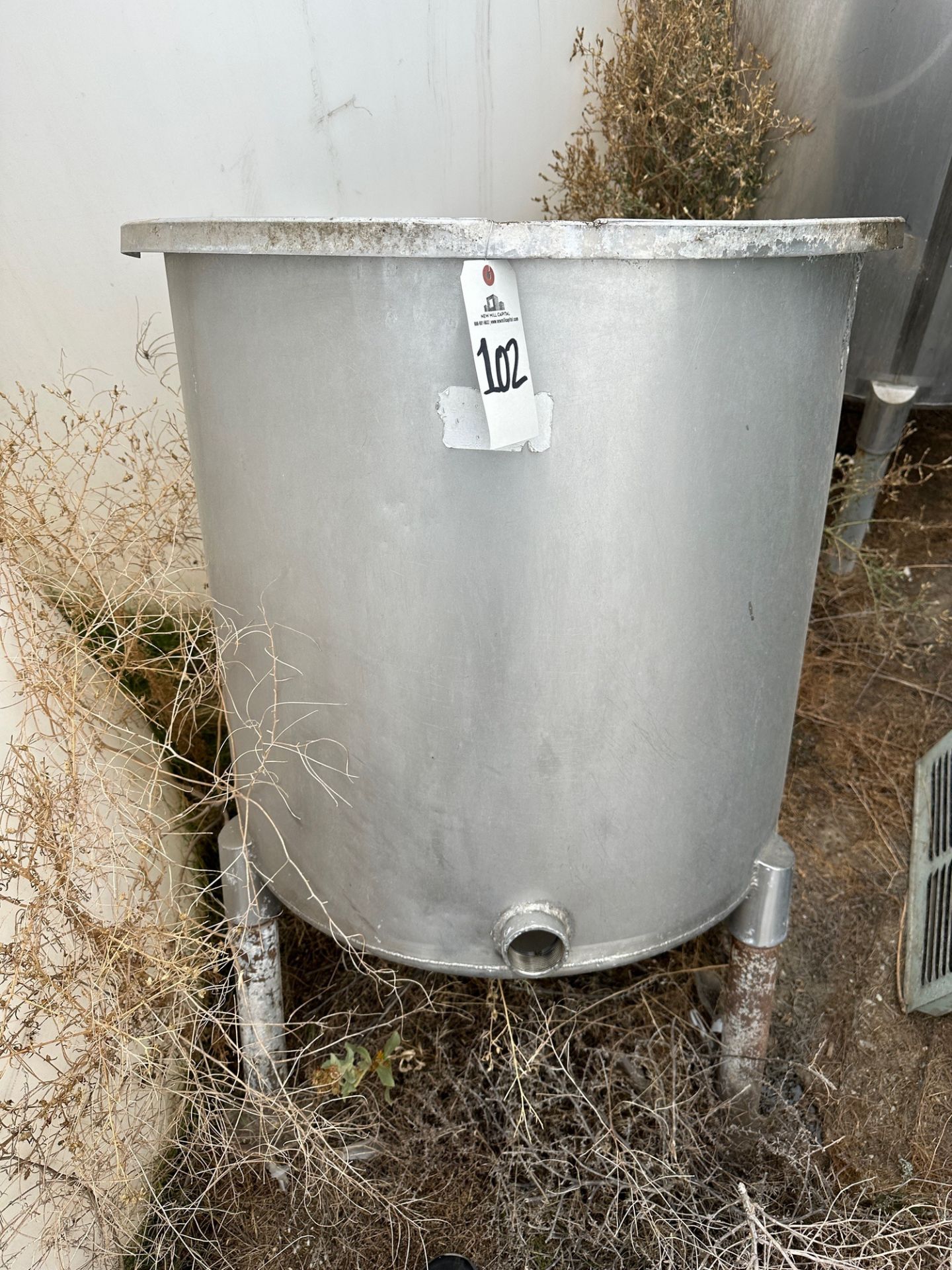 Stainless Steel Utility Tank with Lid (Approx. 33" Diameter and 4' O.H.) | Rig Fee $225