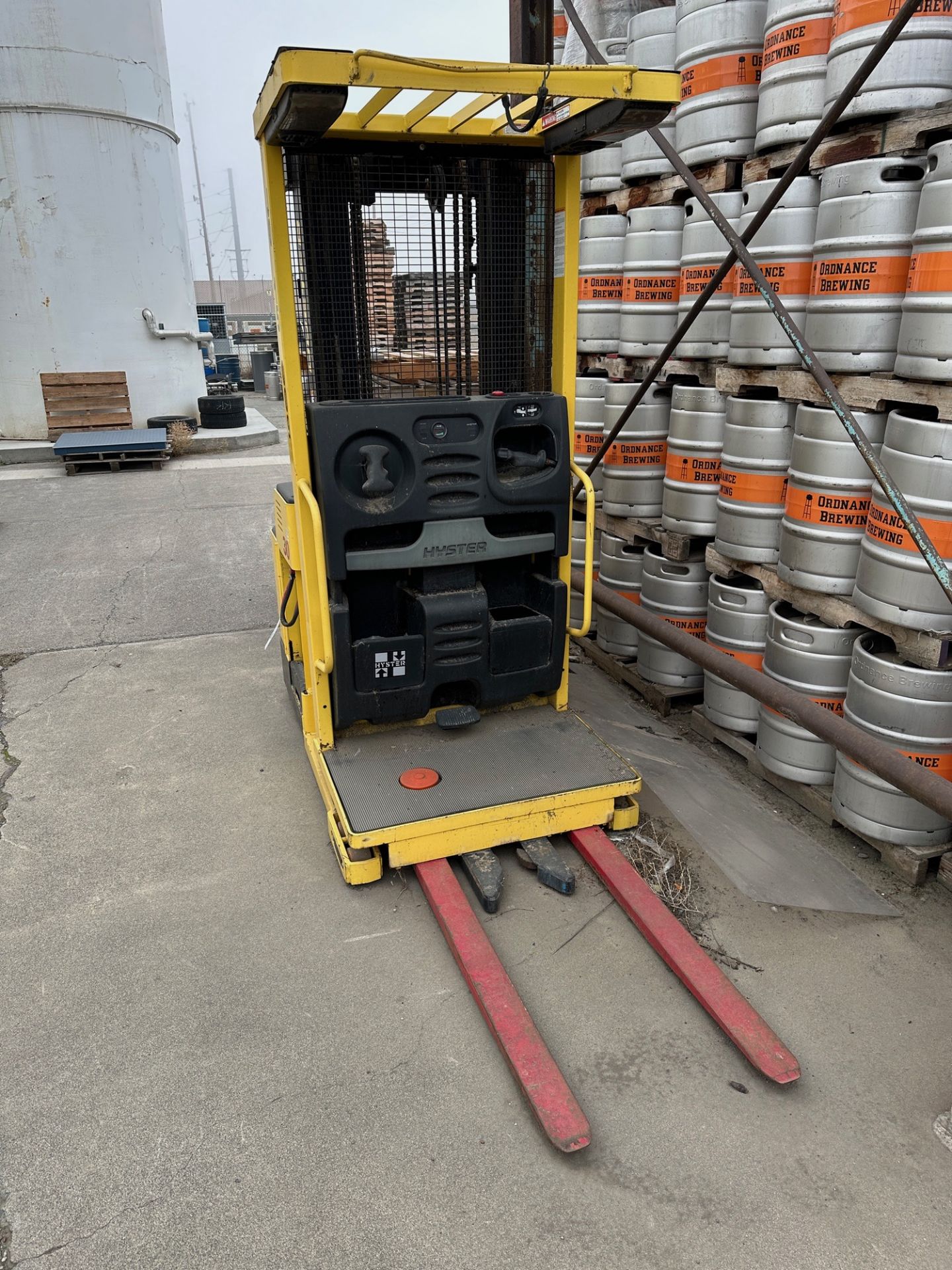 Hyster 24 Volt Electric Lift Truck Model R30XMS2 | Rig Fee $50 - Image 2 of 5