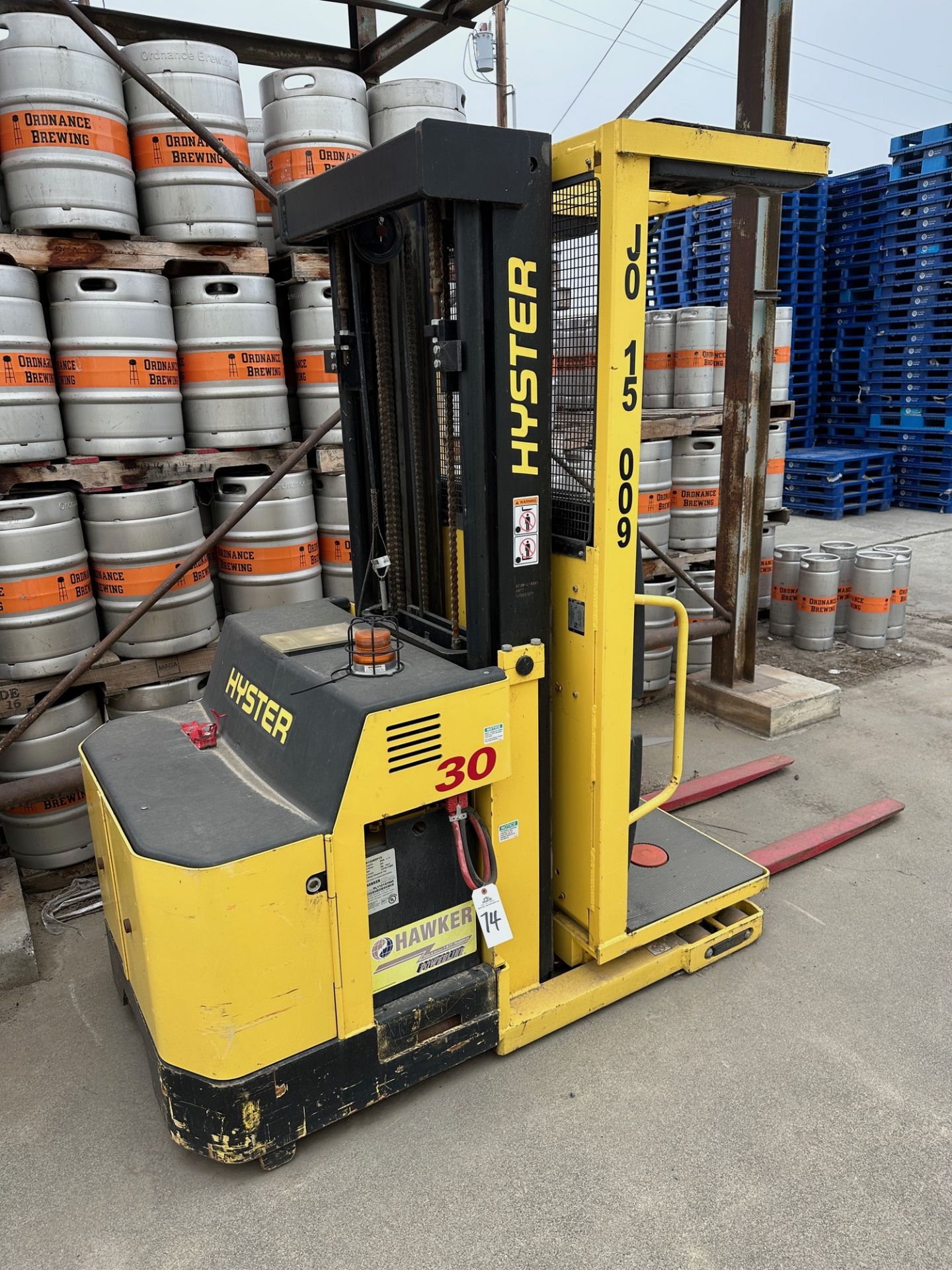 Hyster 24 Volt Electric Lift Truck Model R30XMS2 | Rig Fee $50