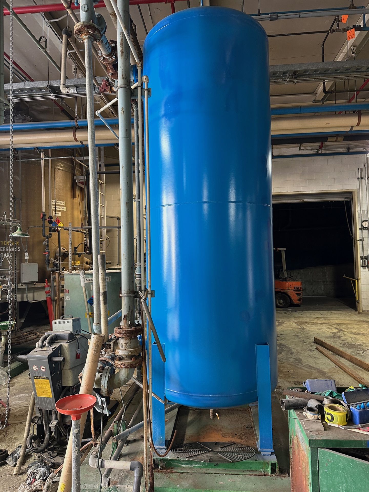Quick Tanks Vertical Polishing Tank (Approx. 4'6" Diameter and 13' O.H.) | Rig Fee $400 - Image 2 of 3