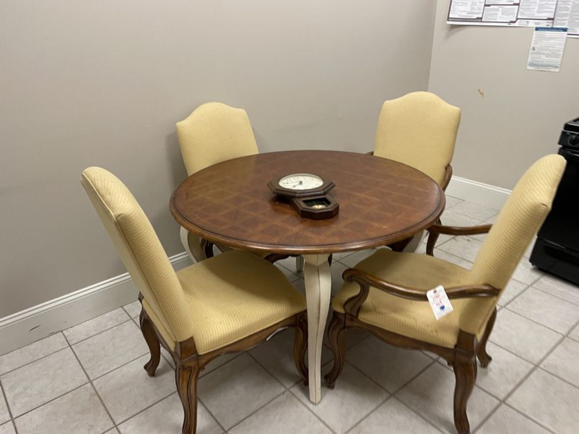 (Lot) Kitchen C/O: Table w/ (4) Matching Chairs, Fridge, Electric Oven, Microwave MUST TAKE ALL