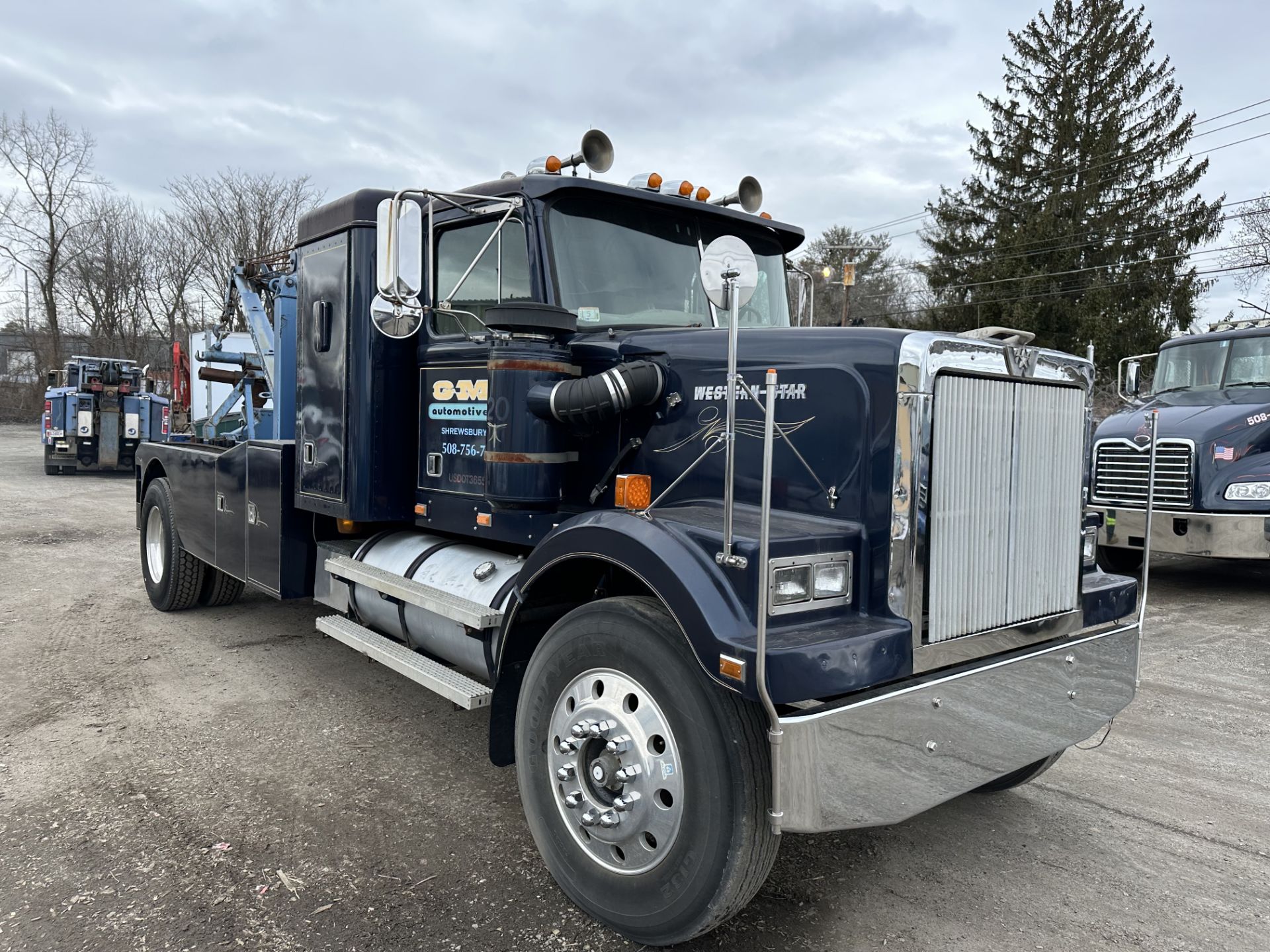 1986 Western Star, 6 Wheel Wrecker Truck w/Hydraulic Controls, Odom: 573,239, GVW 34,500 (RUNS)