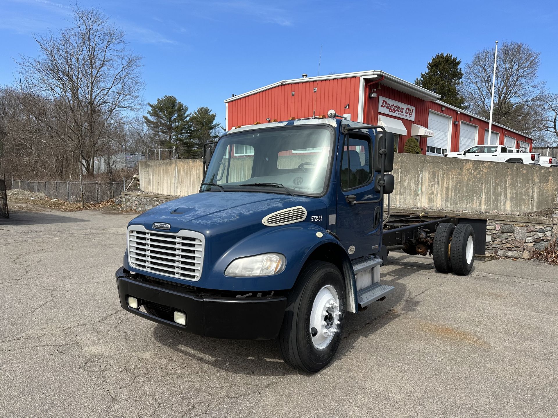 2010 Freightliner M2 6 Wheel Cab and Chassis, 6.7 Cummins Diesel, Allison Auto Trans, GVWR: 26,000, - Image 2 of 15