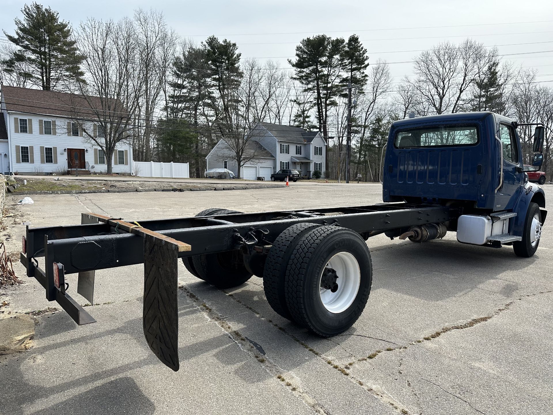 2010 Freightliner M2 6 Wheel Cab and Chassis, 6.7 Cummins Diesel, Allison Auto Trans, GVWR: 26,000, - Image 4 of 15