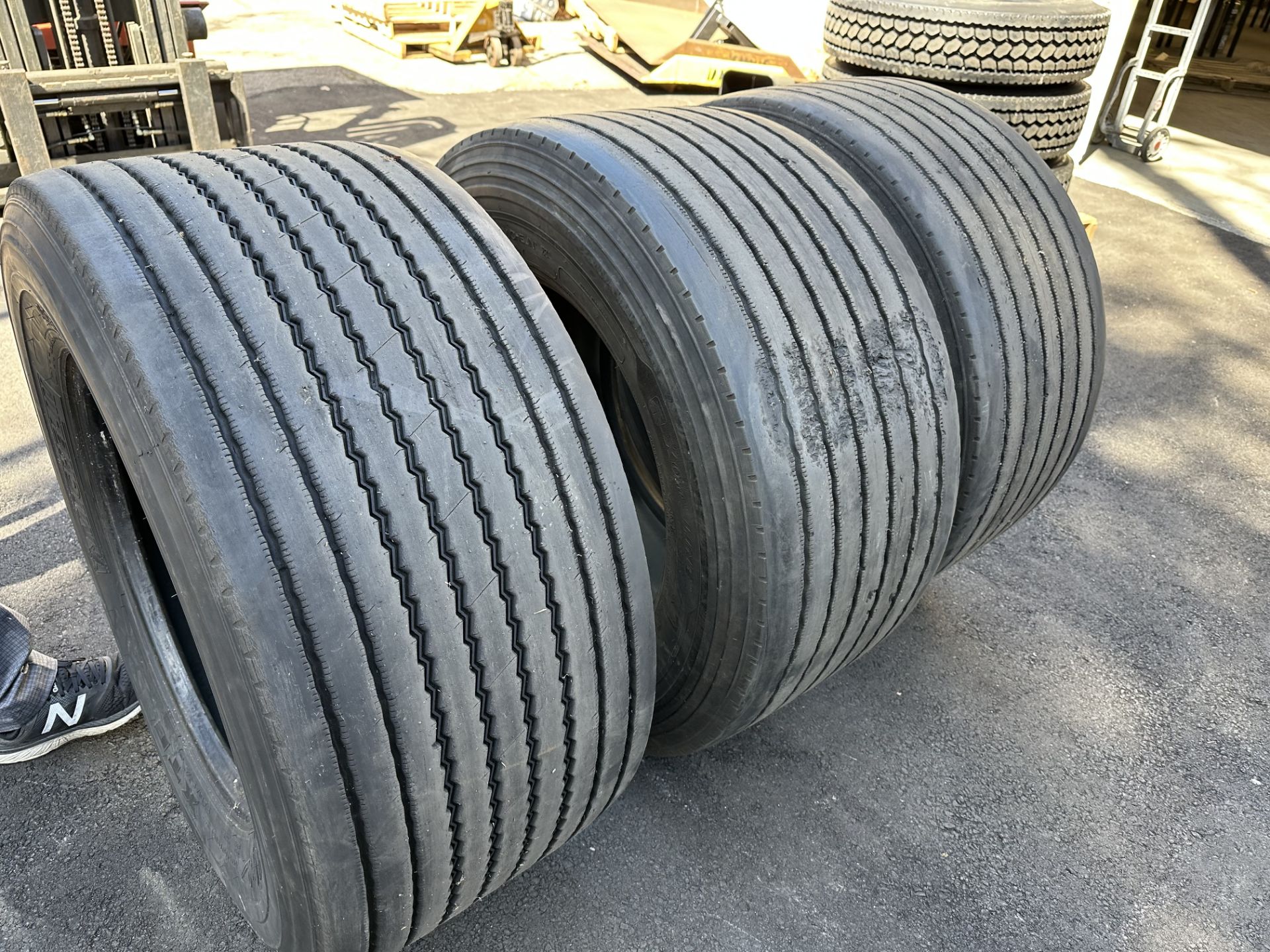 (Lot) (4) Asst. Tubeless Tires c/o: Michelin x One Line 445/50R 22.5 ( Used) - Image 2 of 4
