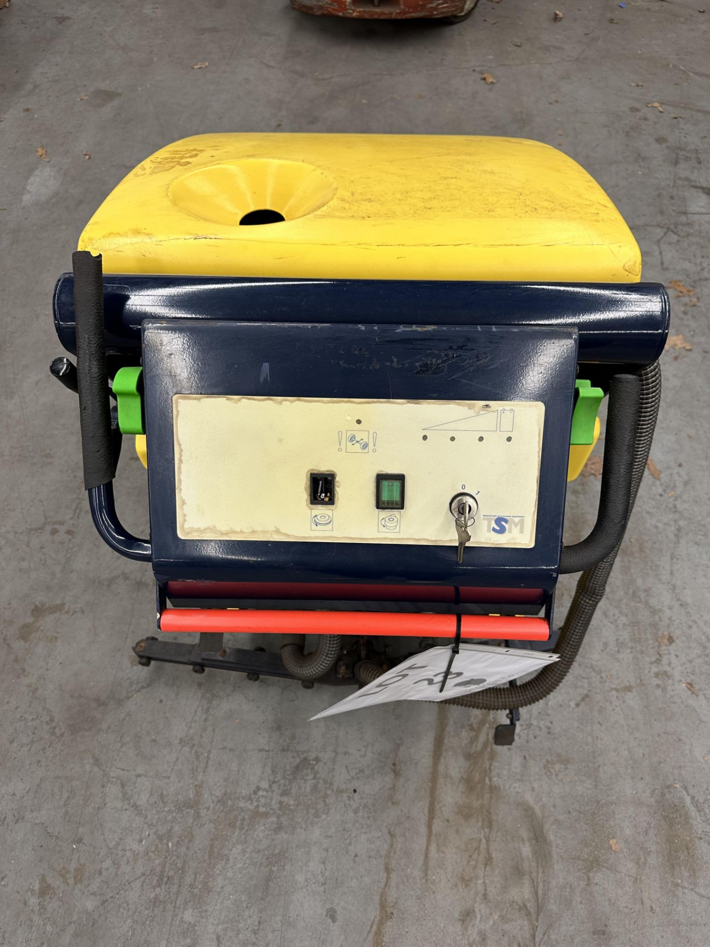 TSM Industrial Floor Cleaning Machine w/(2) 36V (3 x12) Batteries (NO FURTHER INFO) (WILL POST VIDEO - Image 3 of 4