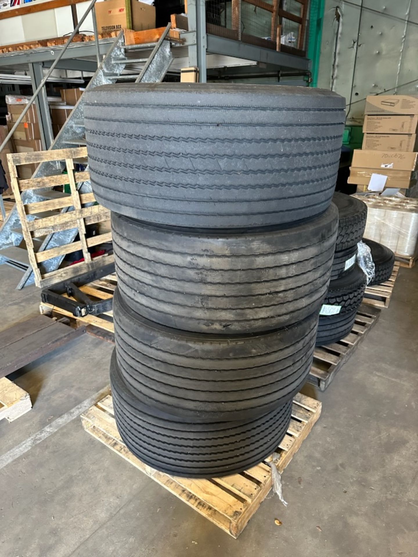 (Lot) (4) Asst. Tubeless Tires c/o: Michelin x One Line 445/50R 22.5 ( Used)