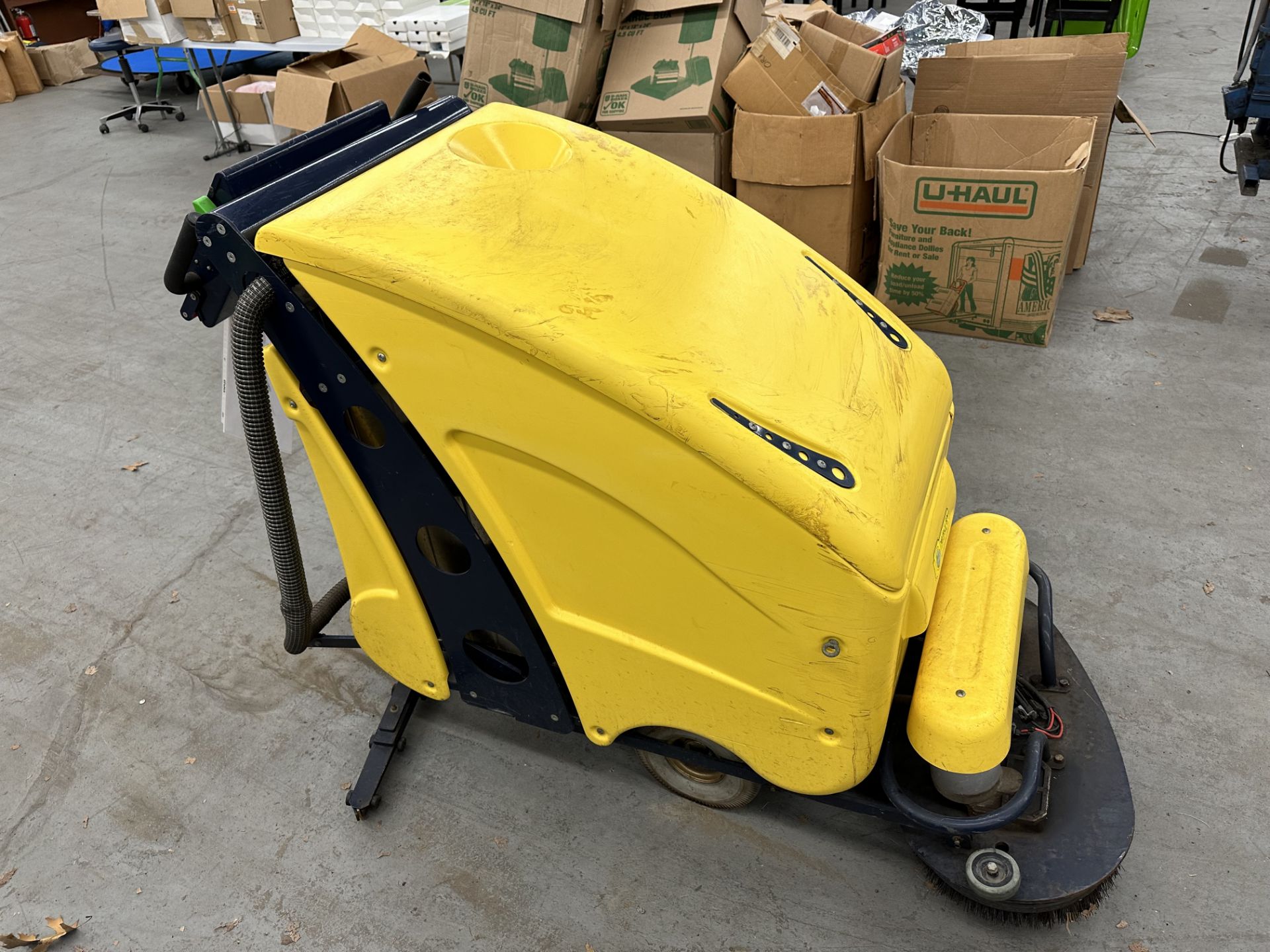 TSM Industrial Floor Cleaning Machine w/(2) 36V (3 x12) Batteries (NO FURTHER INFO) (WILL POST VIDEO - Image 2 of 4