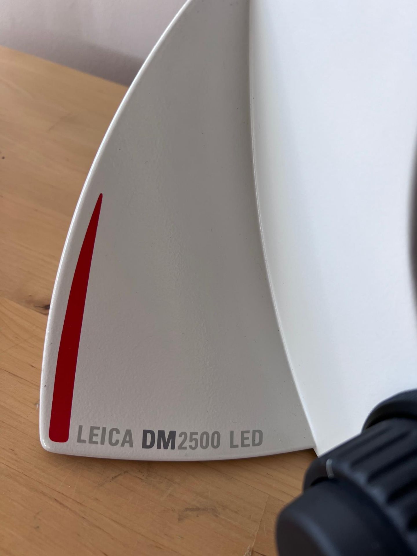 2018 Leica DM2500 LED Optical Microscope w/5 Objectives - Objectives eN Plan 5x/0.12 10x/0.25 20x/0. - Image 2 of 23