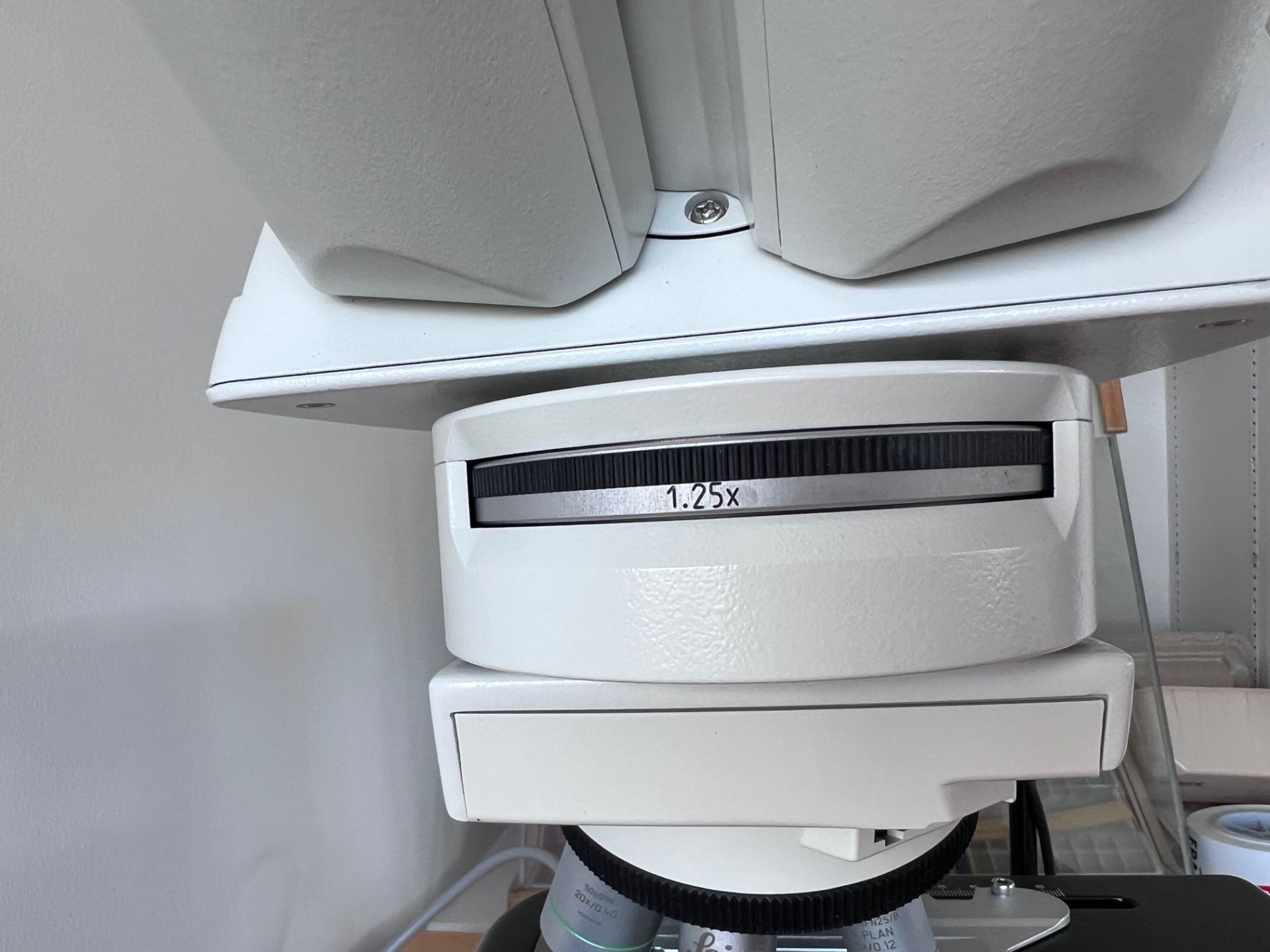 2018 Leica DM2500 LED Optical Microscope w/5 Objectives - Objectives eN Plan 5x/0.12 10x/0.25 20x/0. - Image 16 of 23