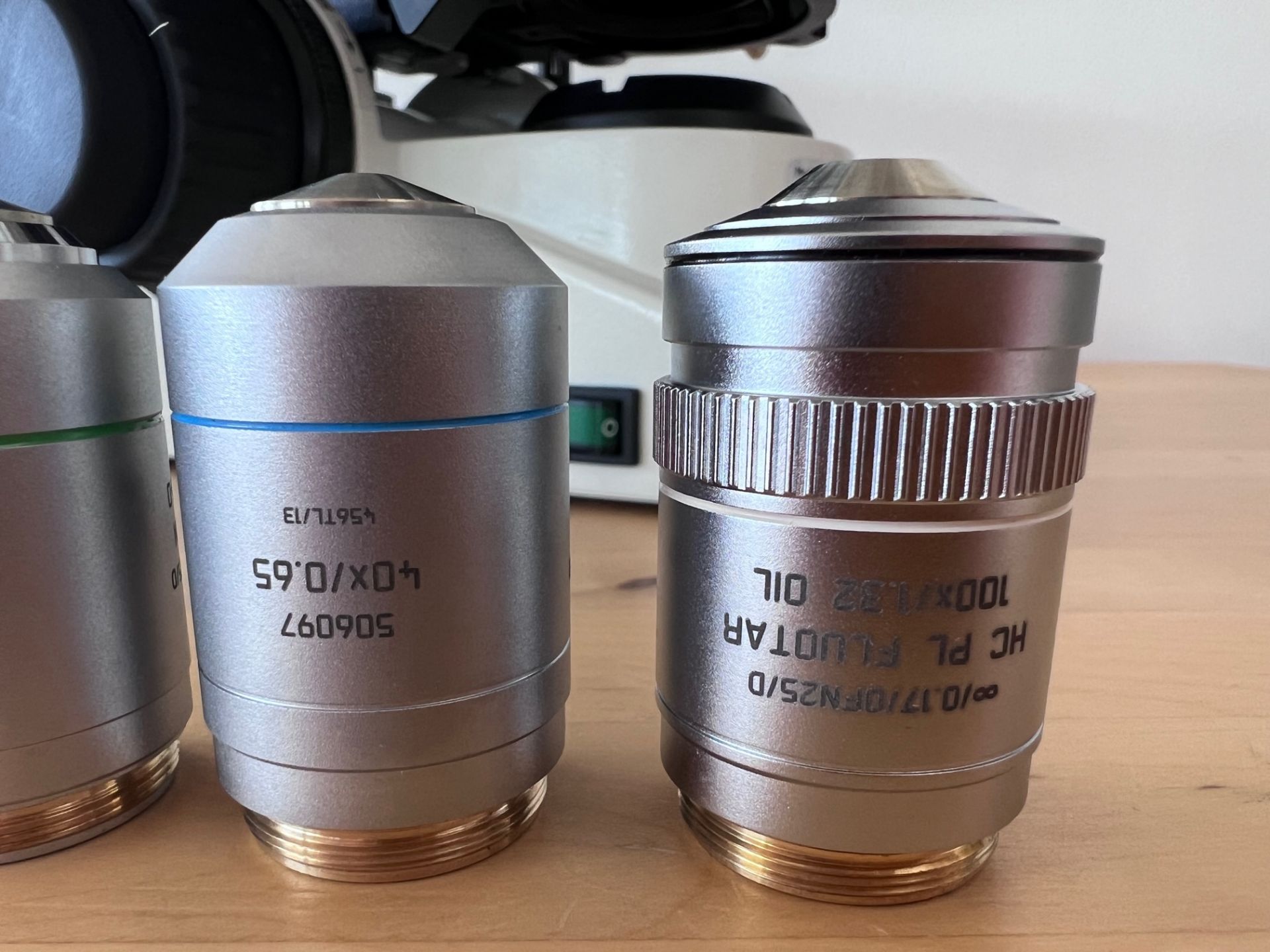 2018 Leica DM2500 LED Optical Microscope w/5 Objectives - Objectives eN Plan 5x/0.12 10x/0.25 20x/0. - Image 19 of 23