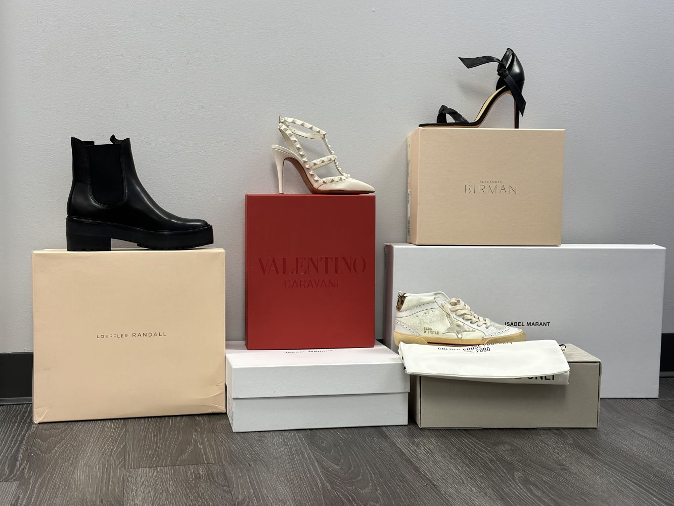 HIGH END BOUTIQUE SHOE & CLOTHING STORE – 300K+ RETAIL COST – LUXURY NAME BRANDS (VALENTINO, MARANT, GOLDEN GOOSE & MORE) – DAY 1 AUCTION SHOES