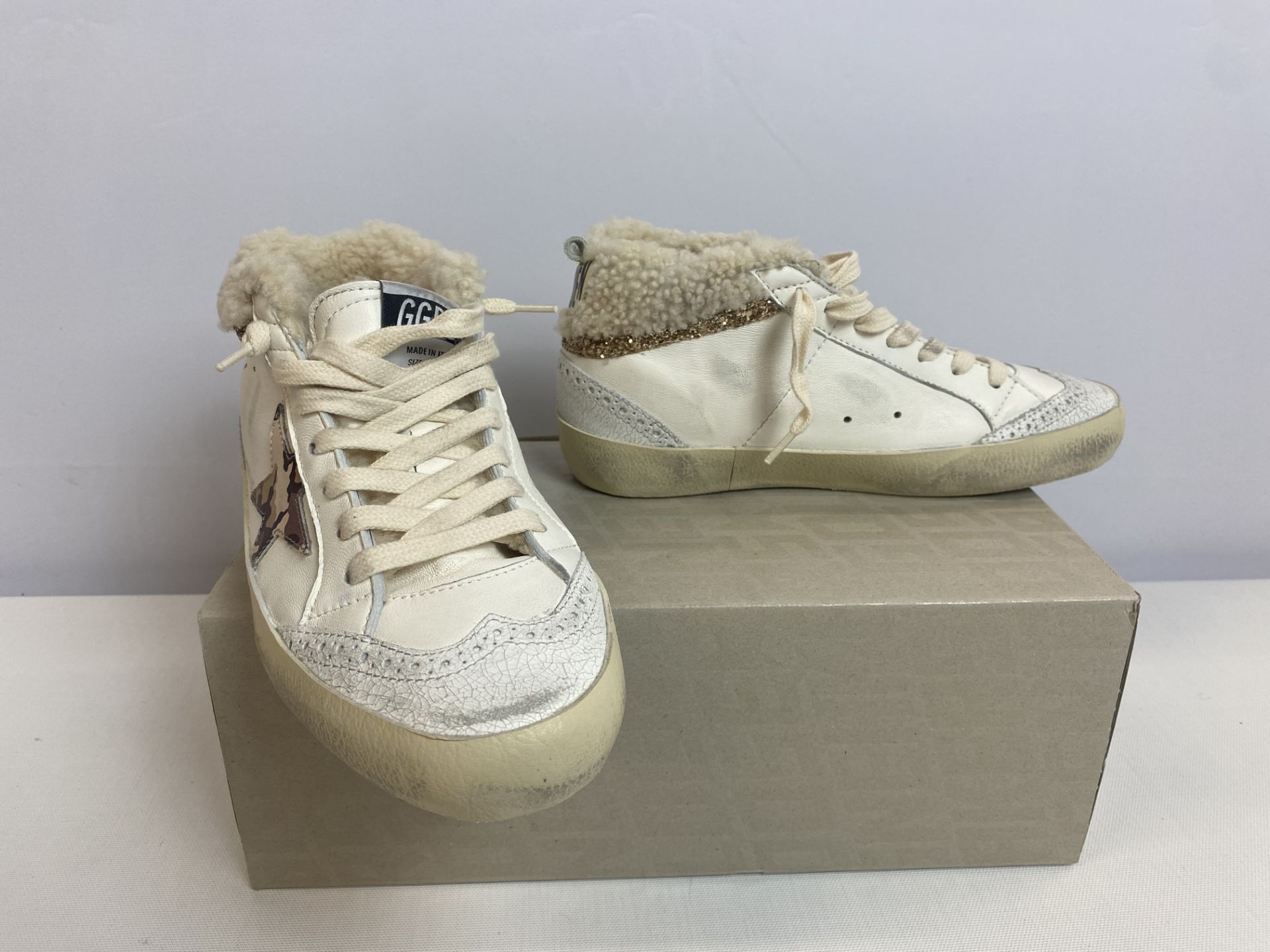 Golden Goose Mid Star Double Quarter Sneaker Size: 37, Nappa and Shearling Upper Suede Toe and Spur - Image 4 of 4