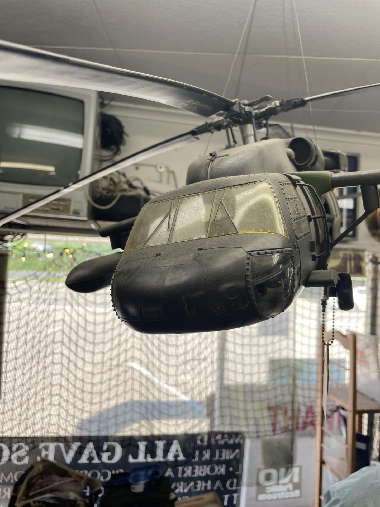 Army Helicopter Model Highly Details Plastic Desert Storm Vintage, 34" Fuselage, 33" Rotor - Image 5 of 6