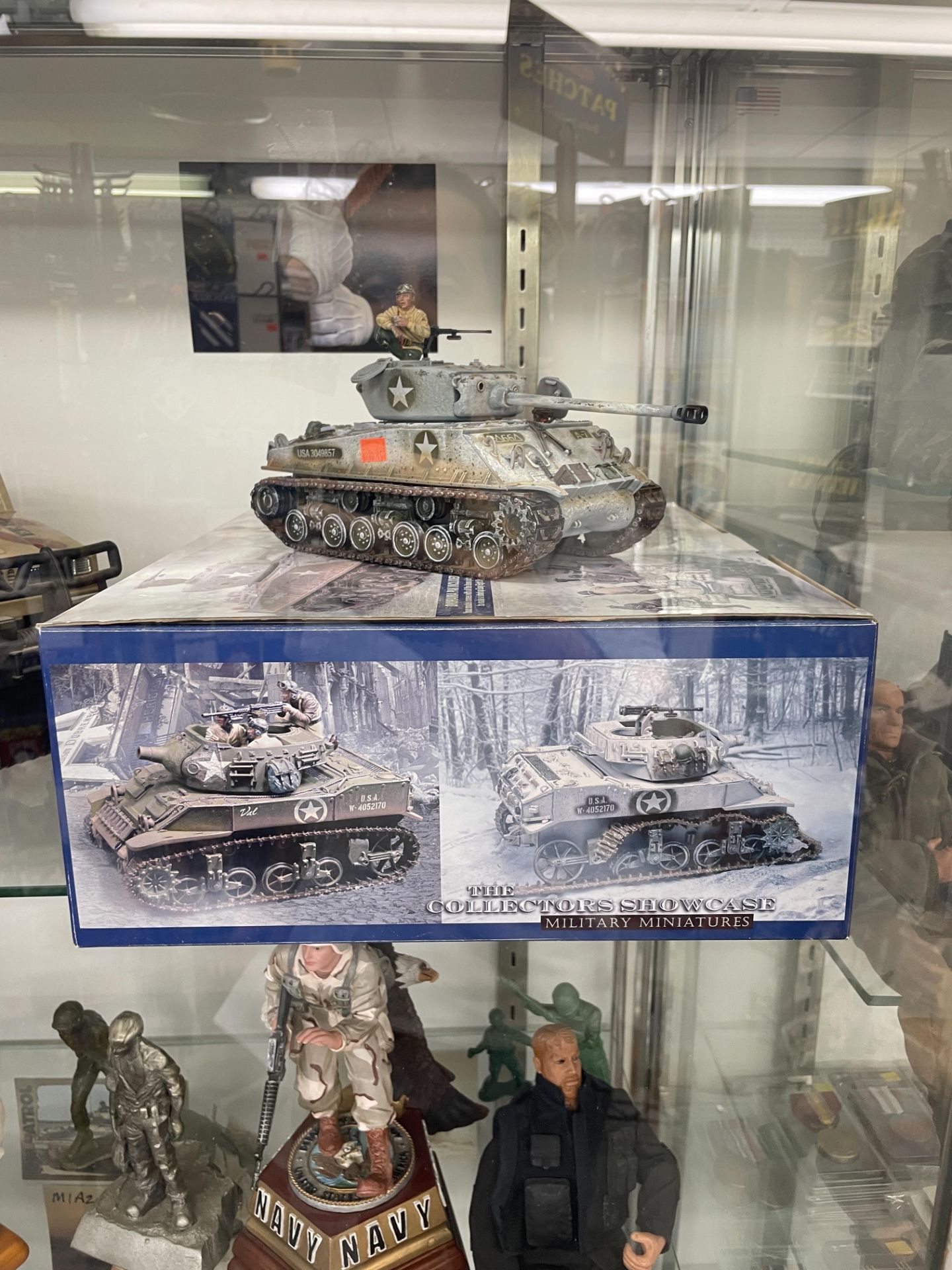 Collectors Showcase Military Miniatures Fully Assembled Model Sherman Tank w/ Box