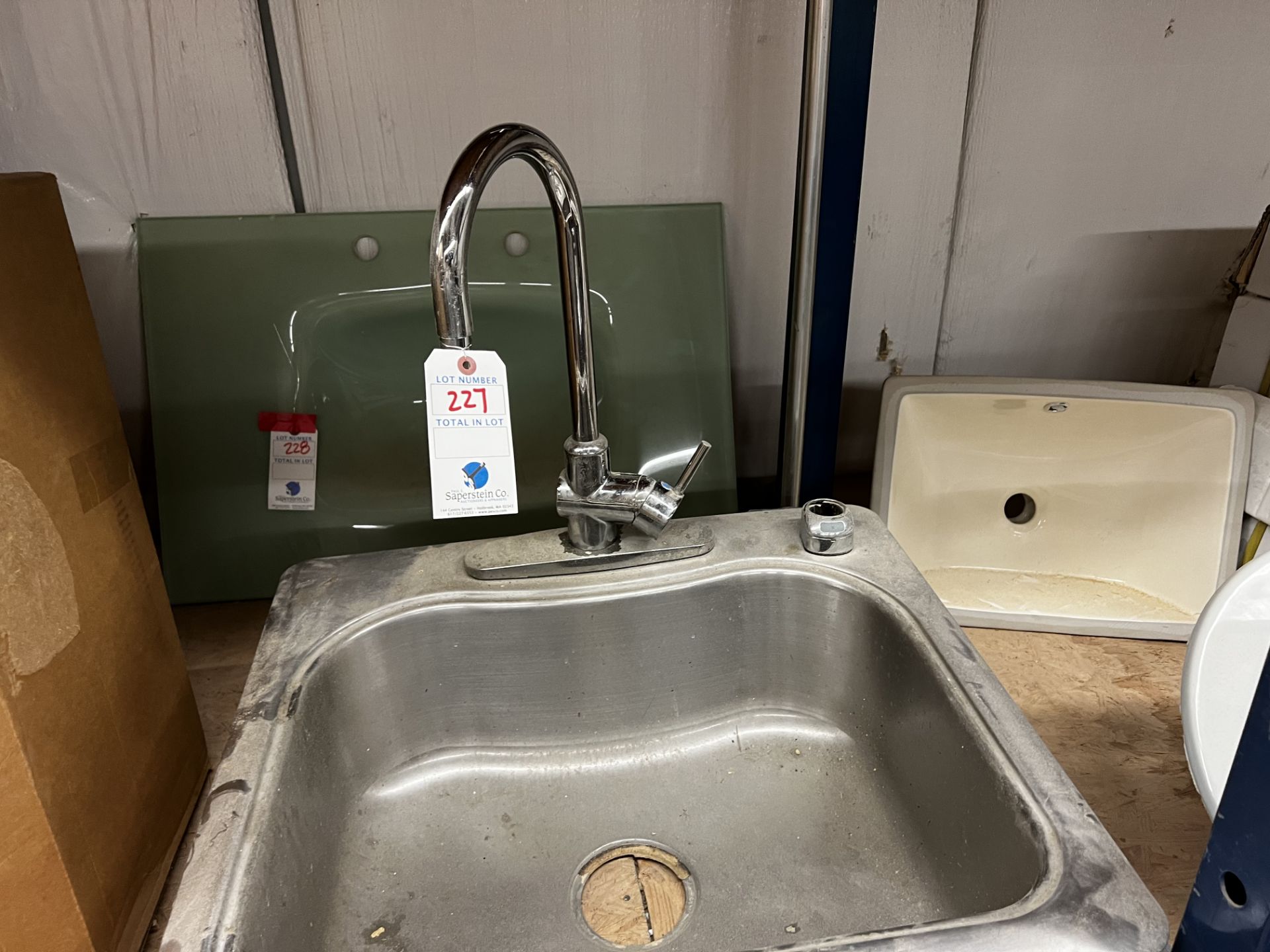 30"x22" SS Surfacemount Sink with Faucet