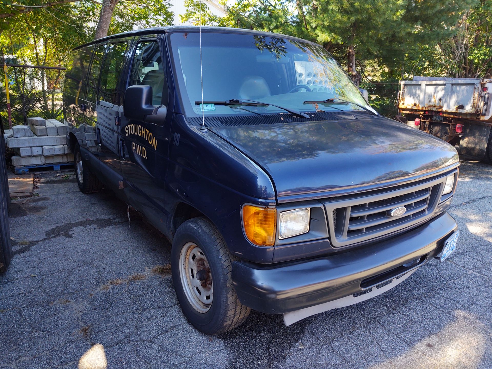 2004 Ford E150 Cargo Van Odom: NA, Rear Barn Doors w/ Glass and Side Door w/ Glass, VIN: