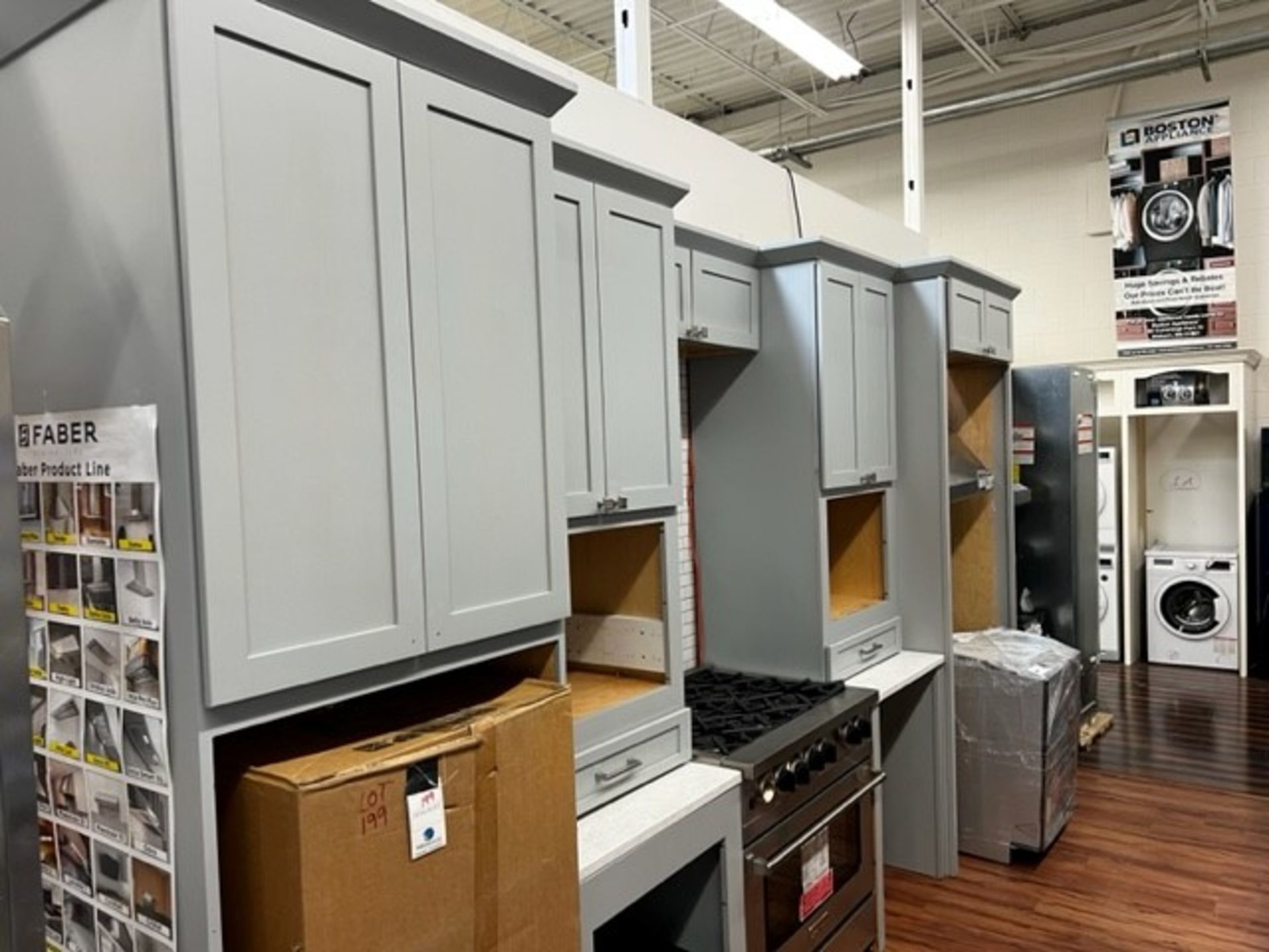 {LOT} Cabinets Pictured *THIS ITEM CANT BE REMOVED UNTIL MONDAY, DECEMBER 18 AND WILL BE BY APPOINT