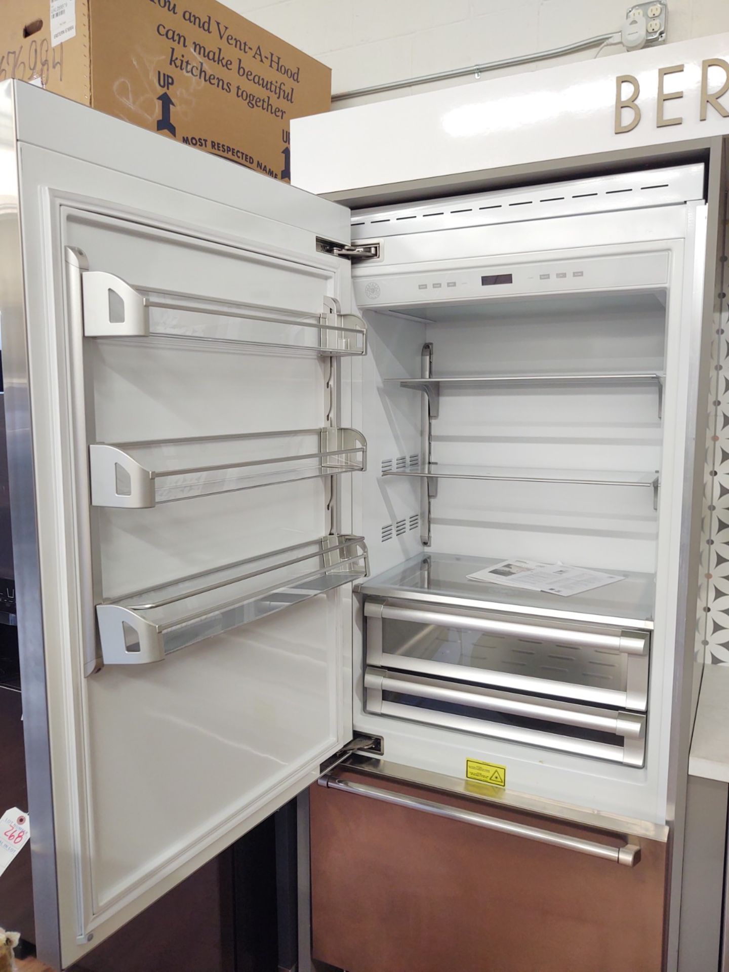 Bertazzoni 36" SS Freestanding French door Refrigerator #REF36DFZXNT, 83"H, (Missing Kick Panel) - Image 2 of 4