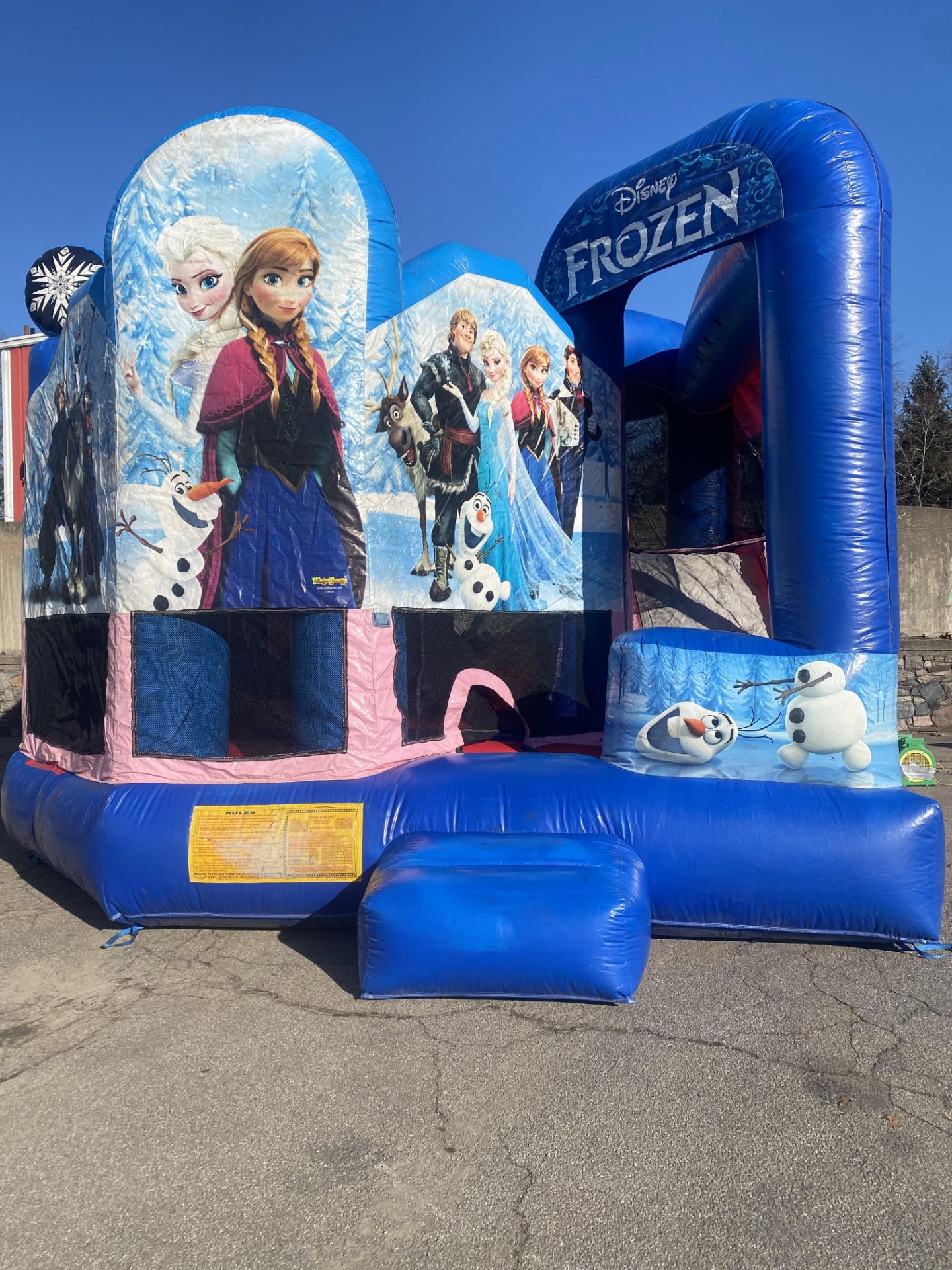 Frozen Themed Bounce House w/Blower - 15 x 20 (Pics were taken 12/1 Blown up In Our Parking Lot)
