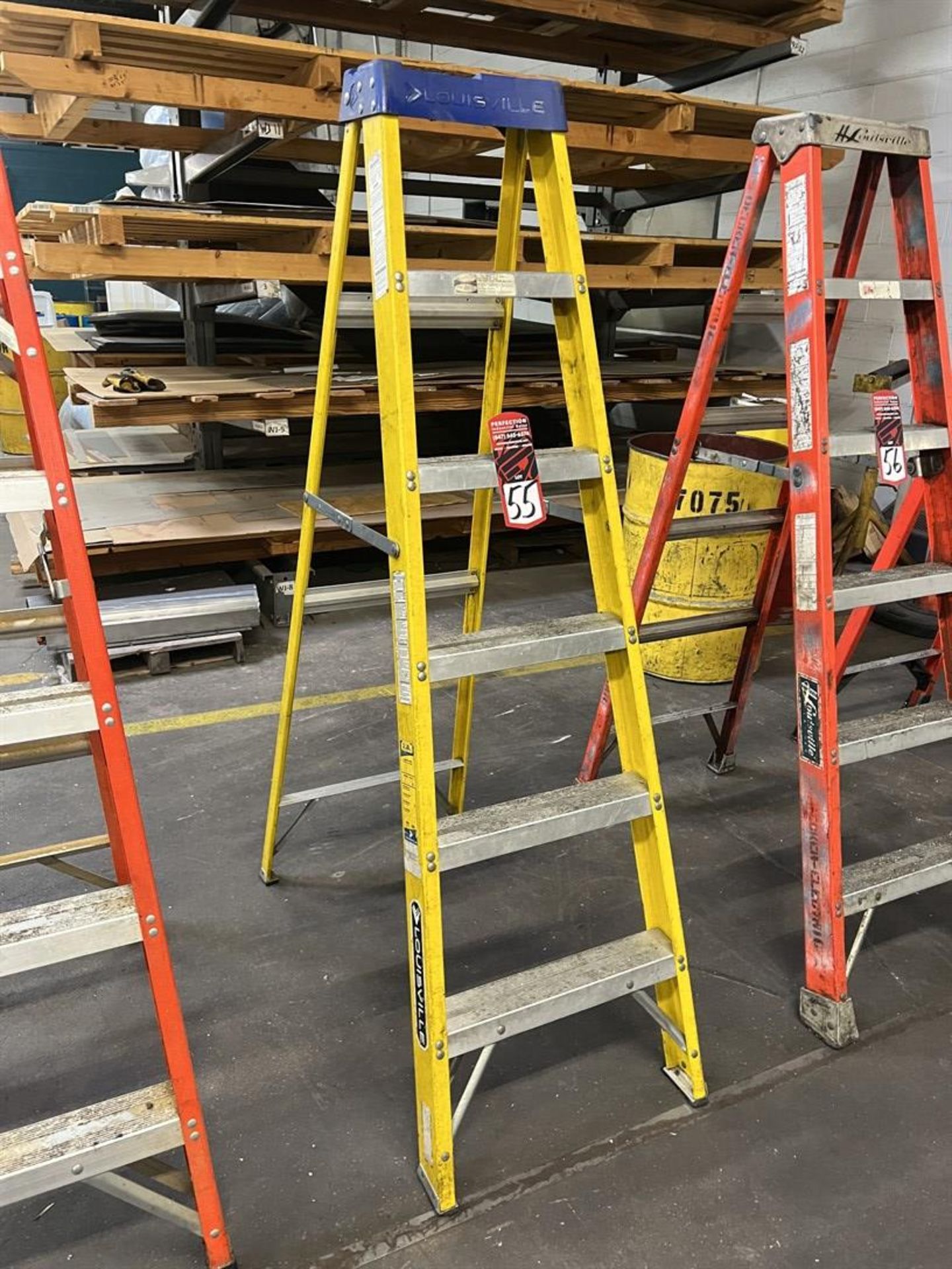 LOUISVILLE 6' Fiberglass Step Ladder