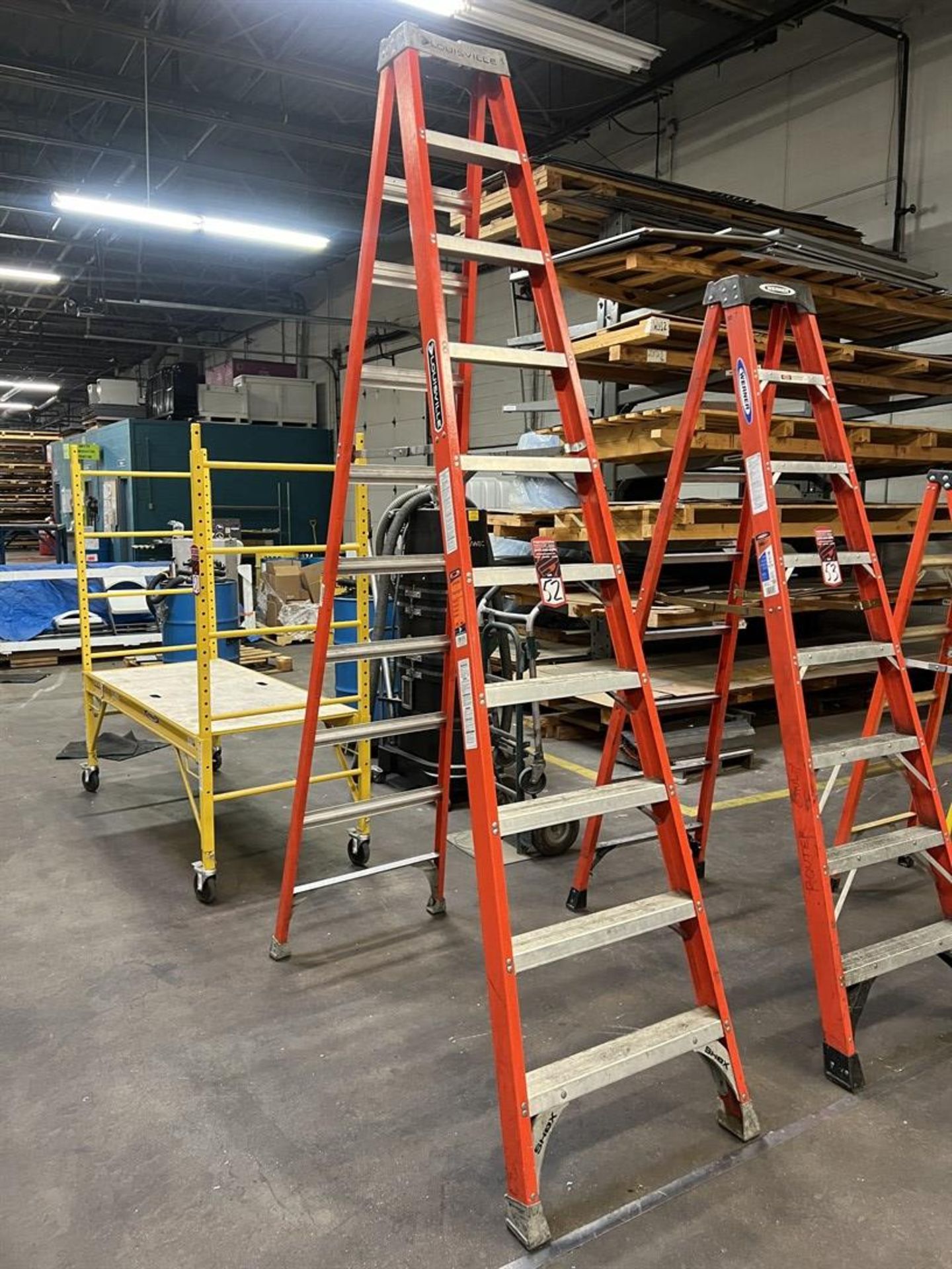 LOUISVILLE 10' Fiberglass Step Ladder