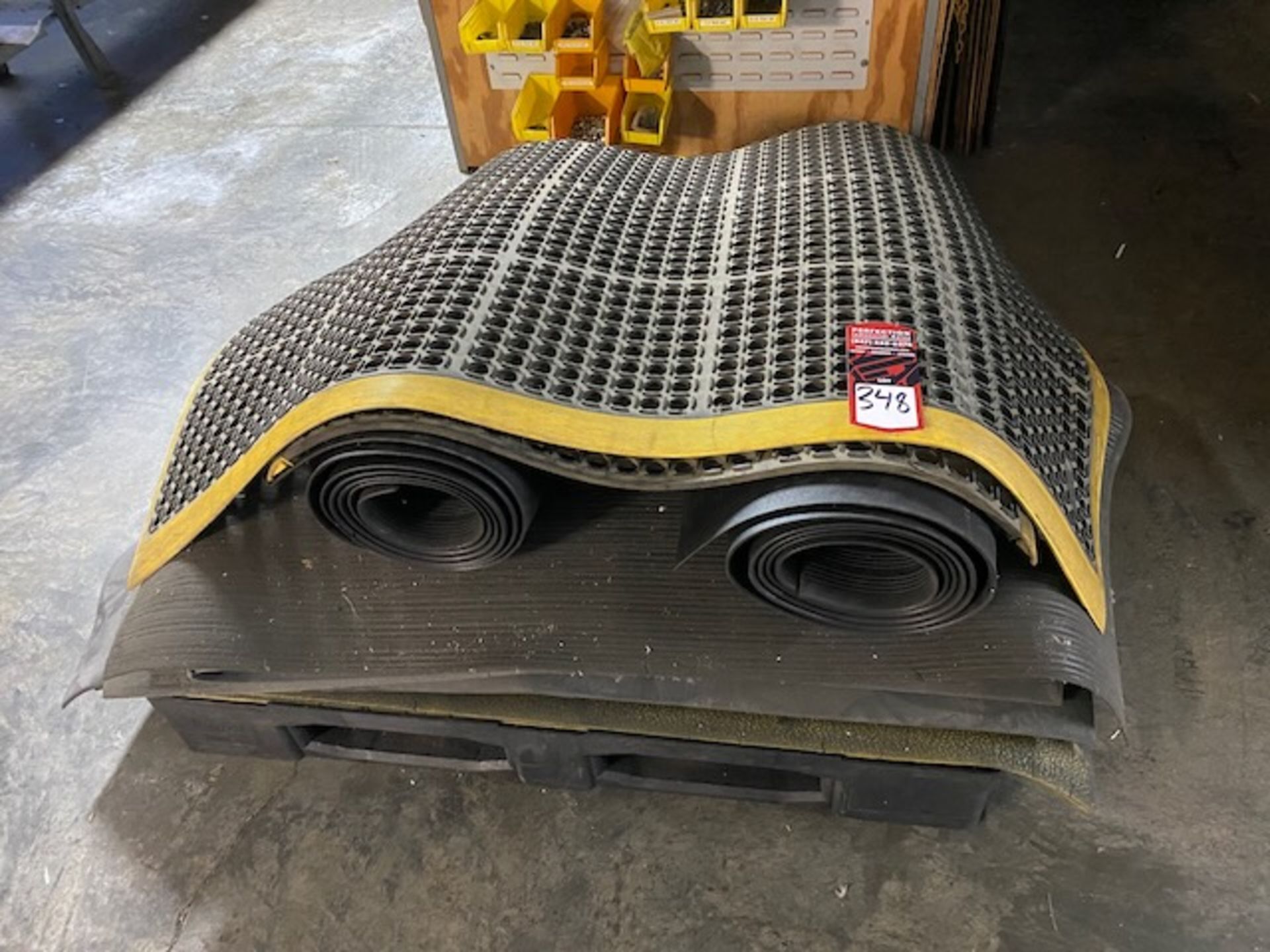 Machine floor mats, Various Sizes Approx. 32 on Pallet