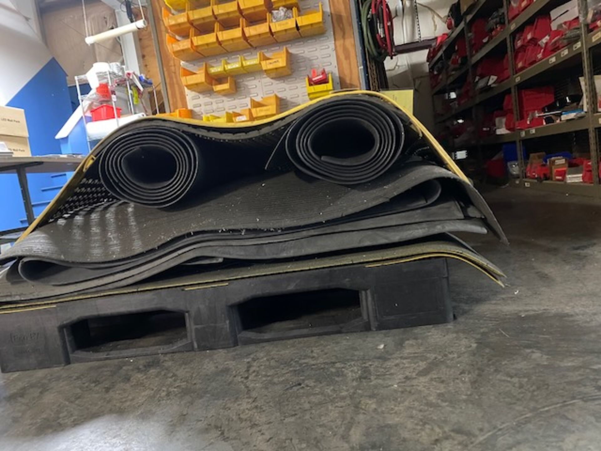 Machine floor mats, Various Sizes Approx. 32 on Pallet - Image 2 of 2