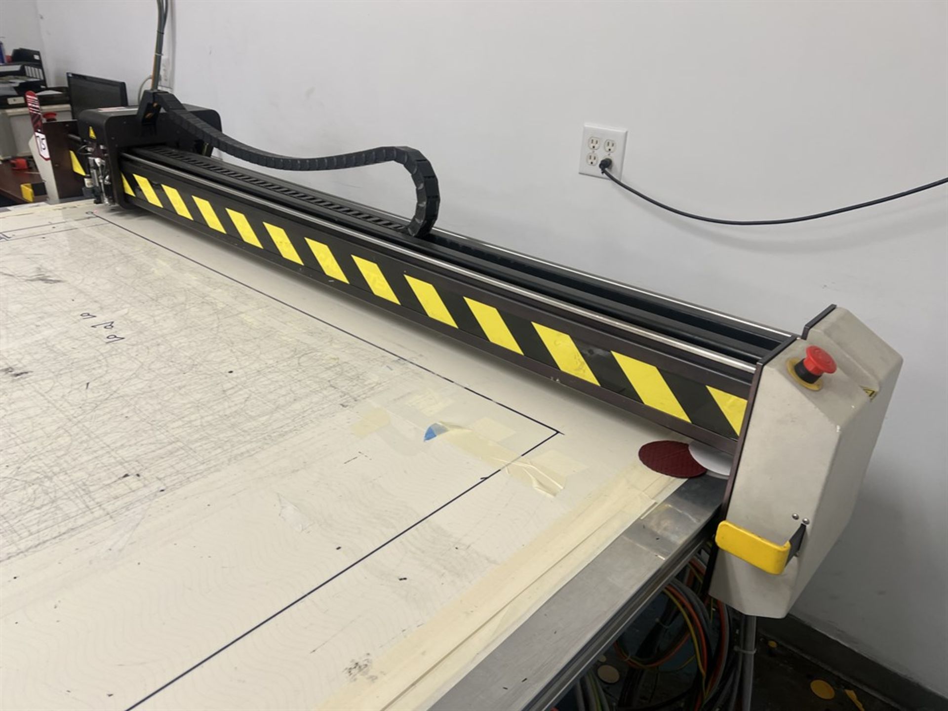 GERBER GGT DCS-2500 CNC Cutter, s/n NA, 6'10" x 24' Table, Cutting Edge Servo Drive Control, - Image 8 of 11