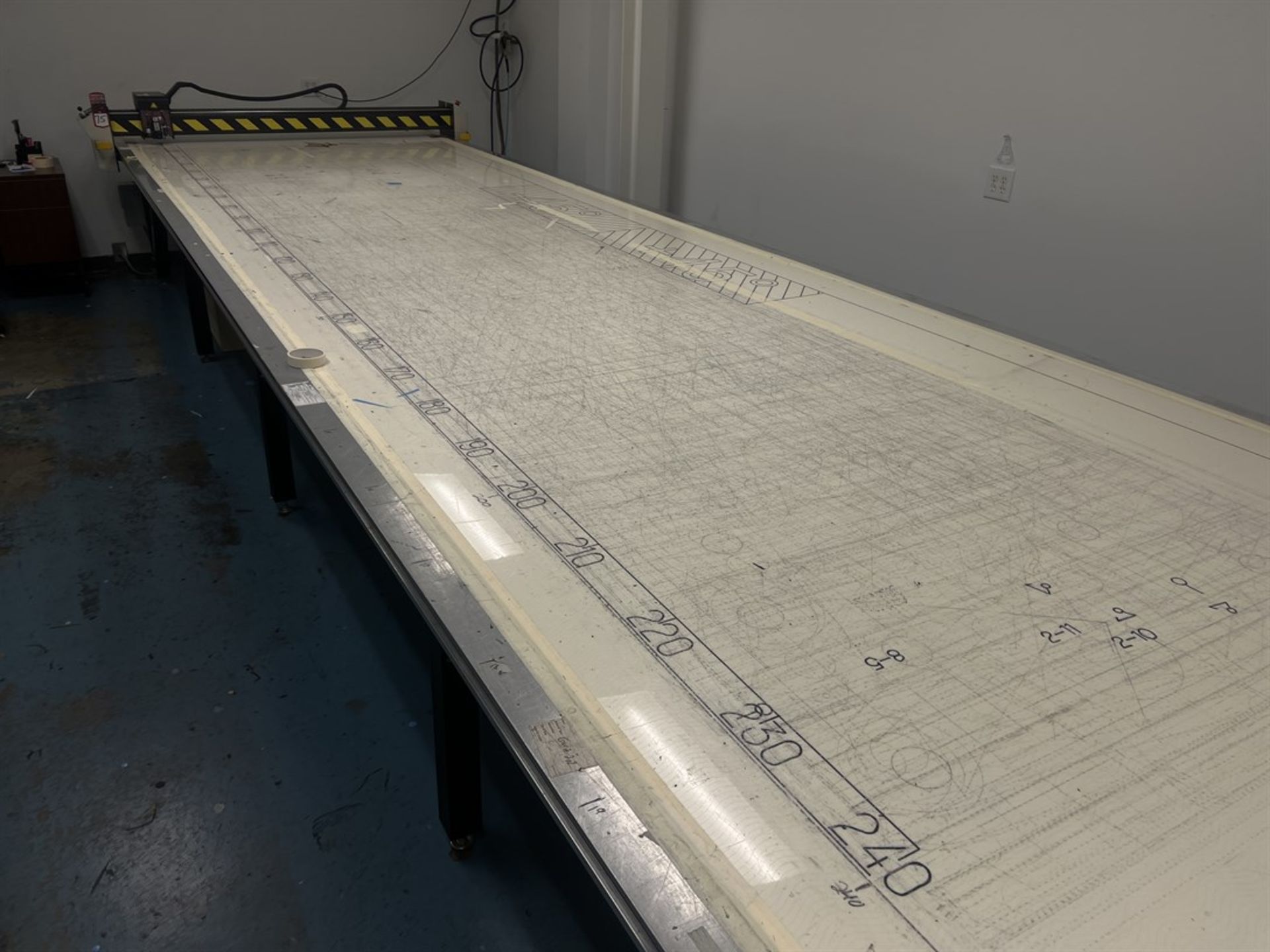 GERBER GGT DCS-2500 CNC Cutter, s/n NA, 6'10" x 24' Table, Cutting Edge Servo Drive Control, - Image 2 of 11