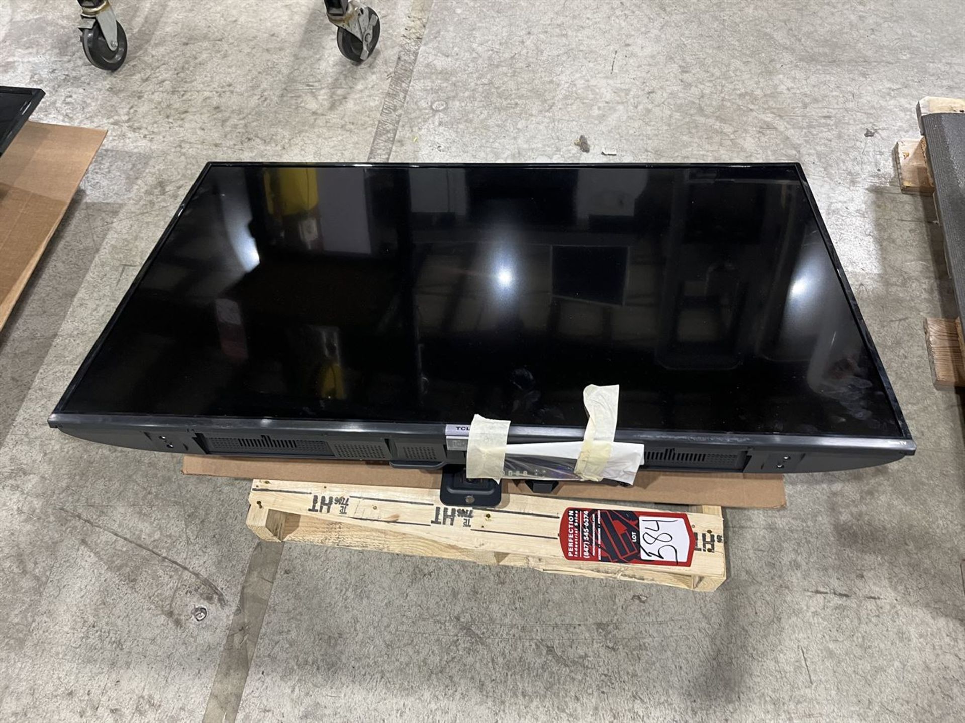 TCL Flat Screen ROKU TV 48" w/Wall Mounts