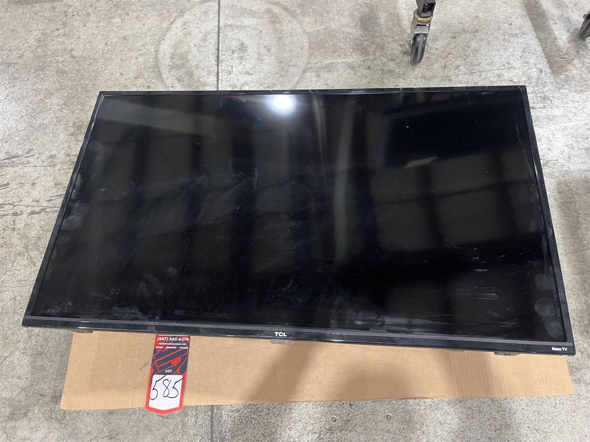 TCL Flat Screen ROKU TV 48" w/Wall Mounts