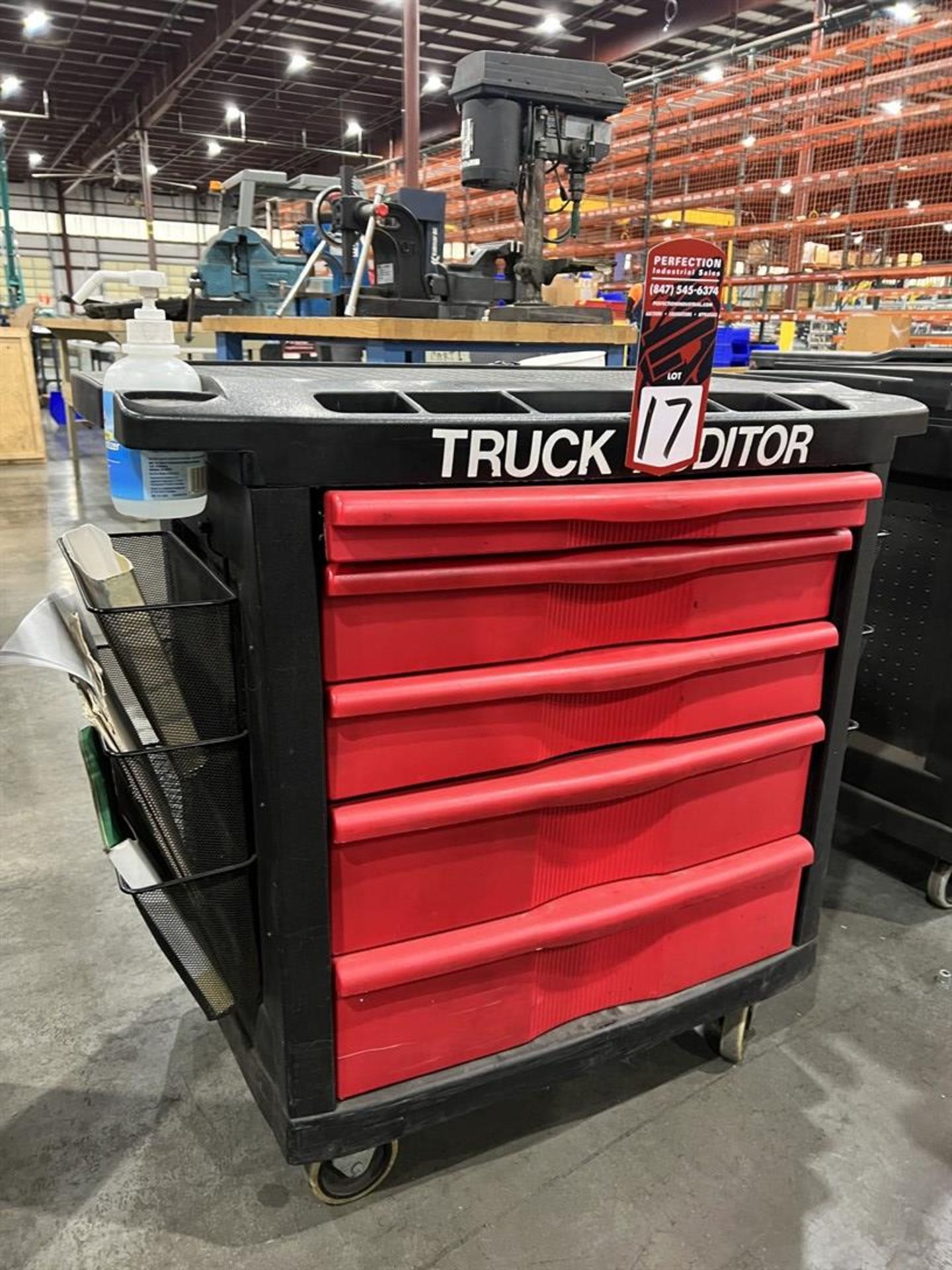 RUBBERMAID Rolling Tool Chest