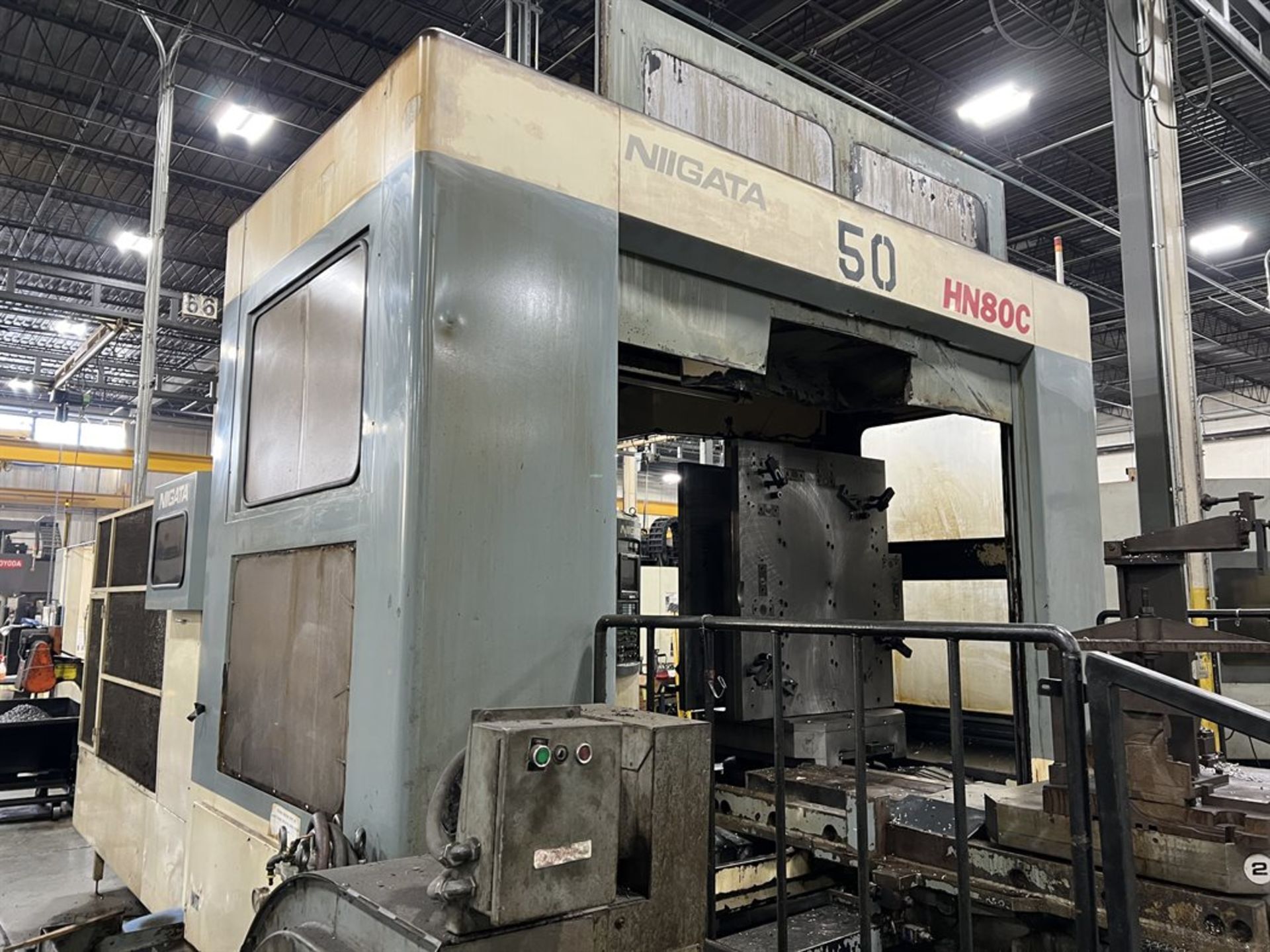 NIIGATA HN80C CNC Horizontal Machining Center, s/n 46250021, Fanuc Series 15-M Control, 31.5" x 31. - Image 6 of 17