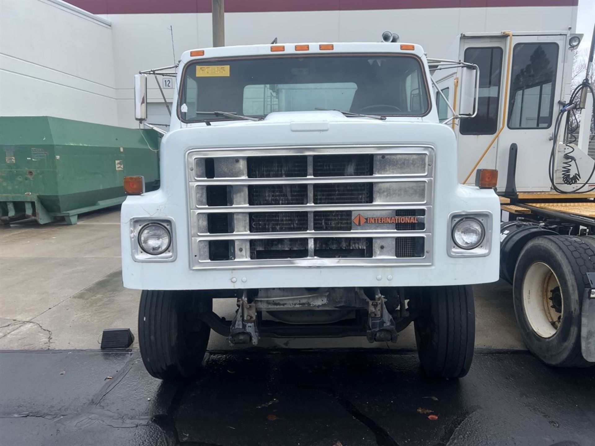 1988 INTERNATIONAL 2275 Navistar Day Cab Truck, VIN 1HSZAG2NJH573693 - Image 3 of 13