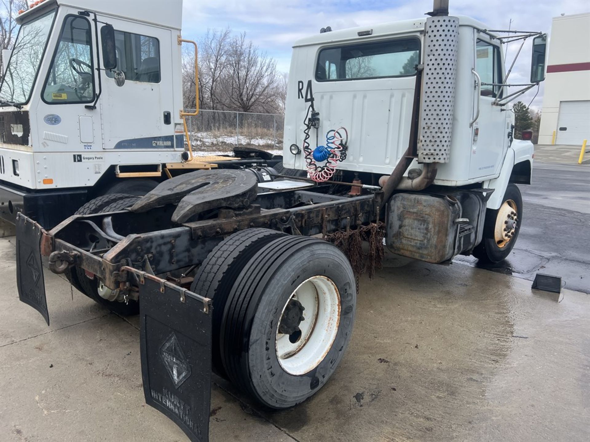 1988 INTERNATIONAL 2275 Navistar Day Cab Truck, VIN 1HSZAG2NJH573693 - Image 4 of 13