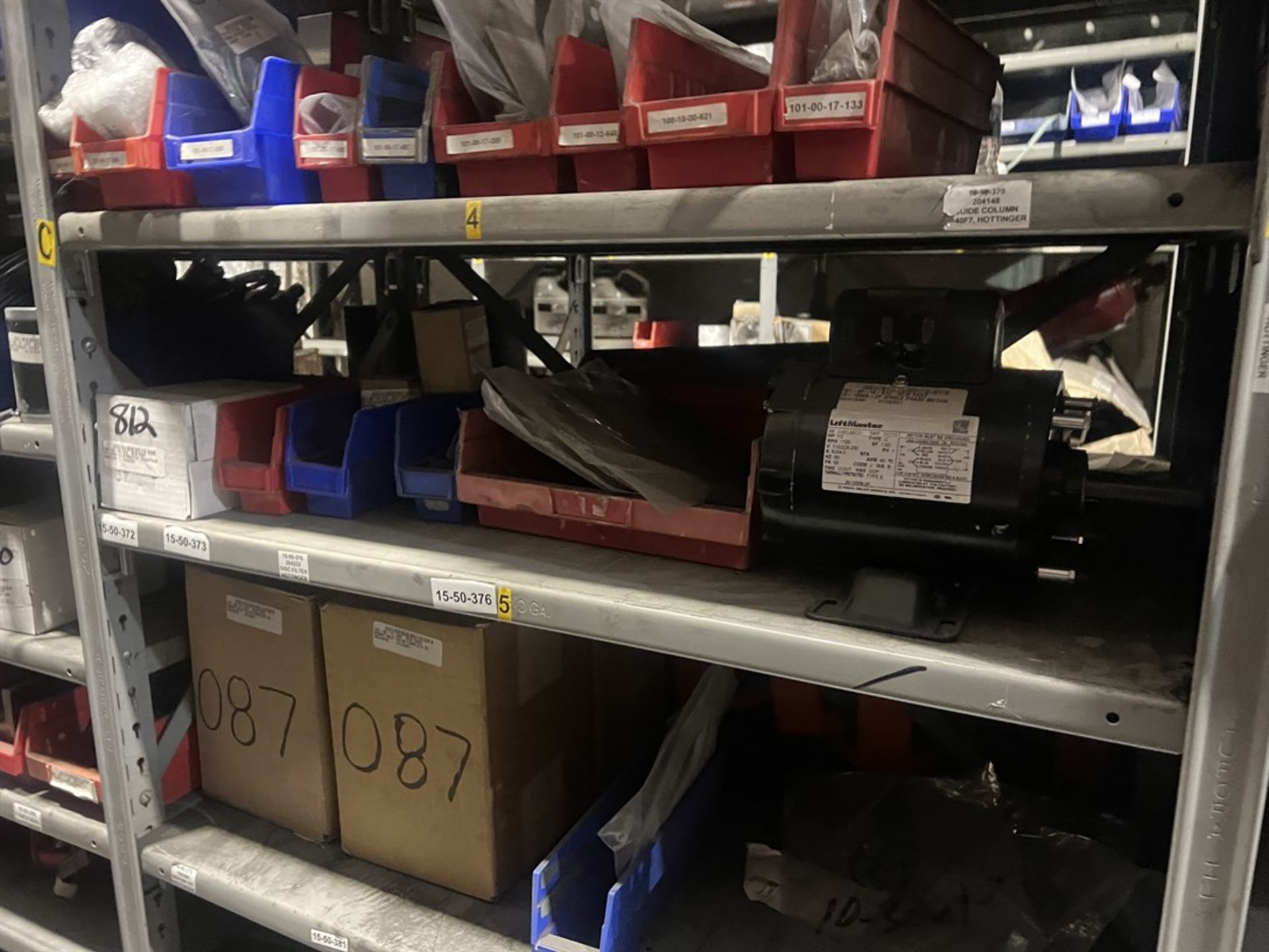 Lot Comprising (12) Shop Shelving Units w/ Contents Including Assorted Molding Machine Parts - Image 15 of 20