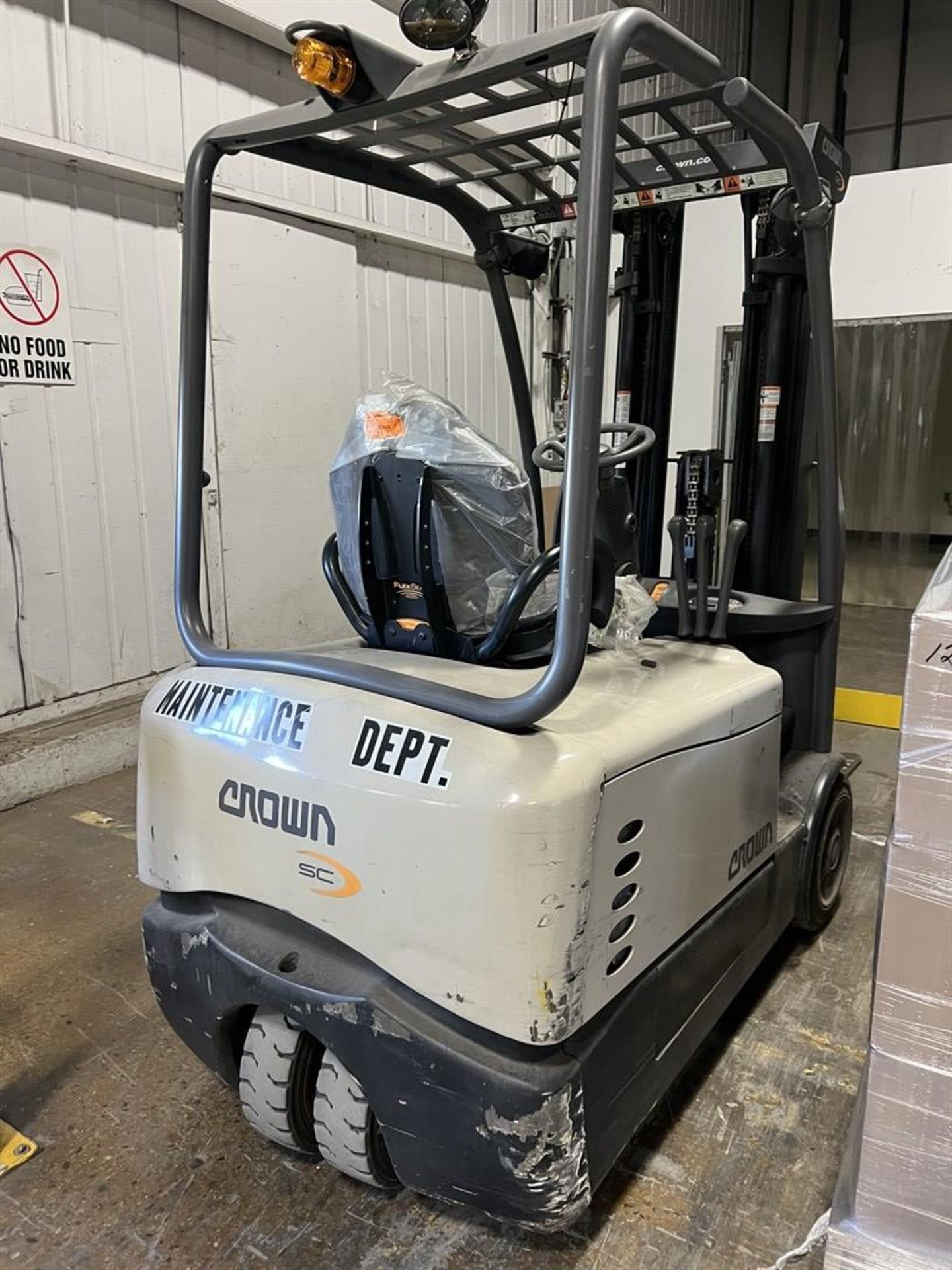 CROWN SC 5200 Series Sit-Down Rider Electric 3-Wheel Forklift, s/n 10041864, 4000 Lb. Capacity, Dual - Image 6 of 9