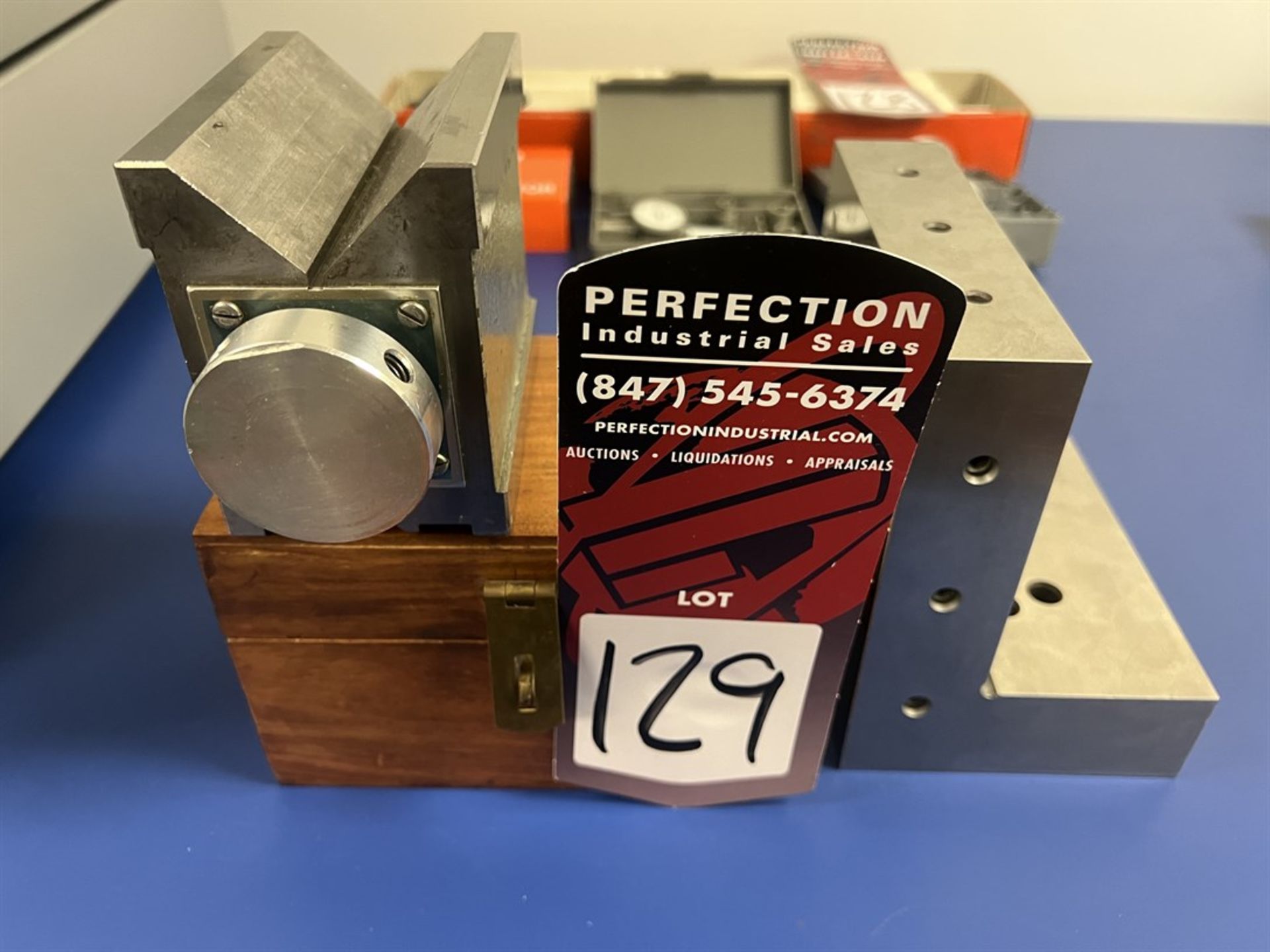 Lot Comprising J & L Precision Magnetic V-Block and 6" x 6" x 4" Angle Plate - Image 2 of 2